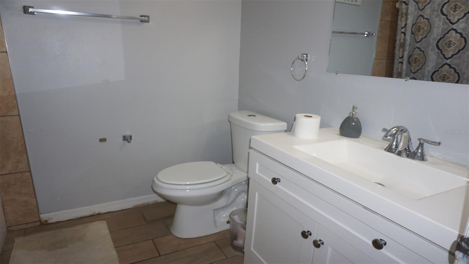 1801 E NAVAJO AVE, TAMPA, FL, 33612