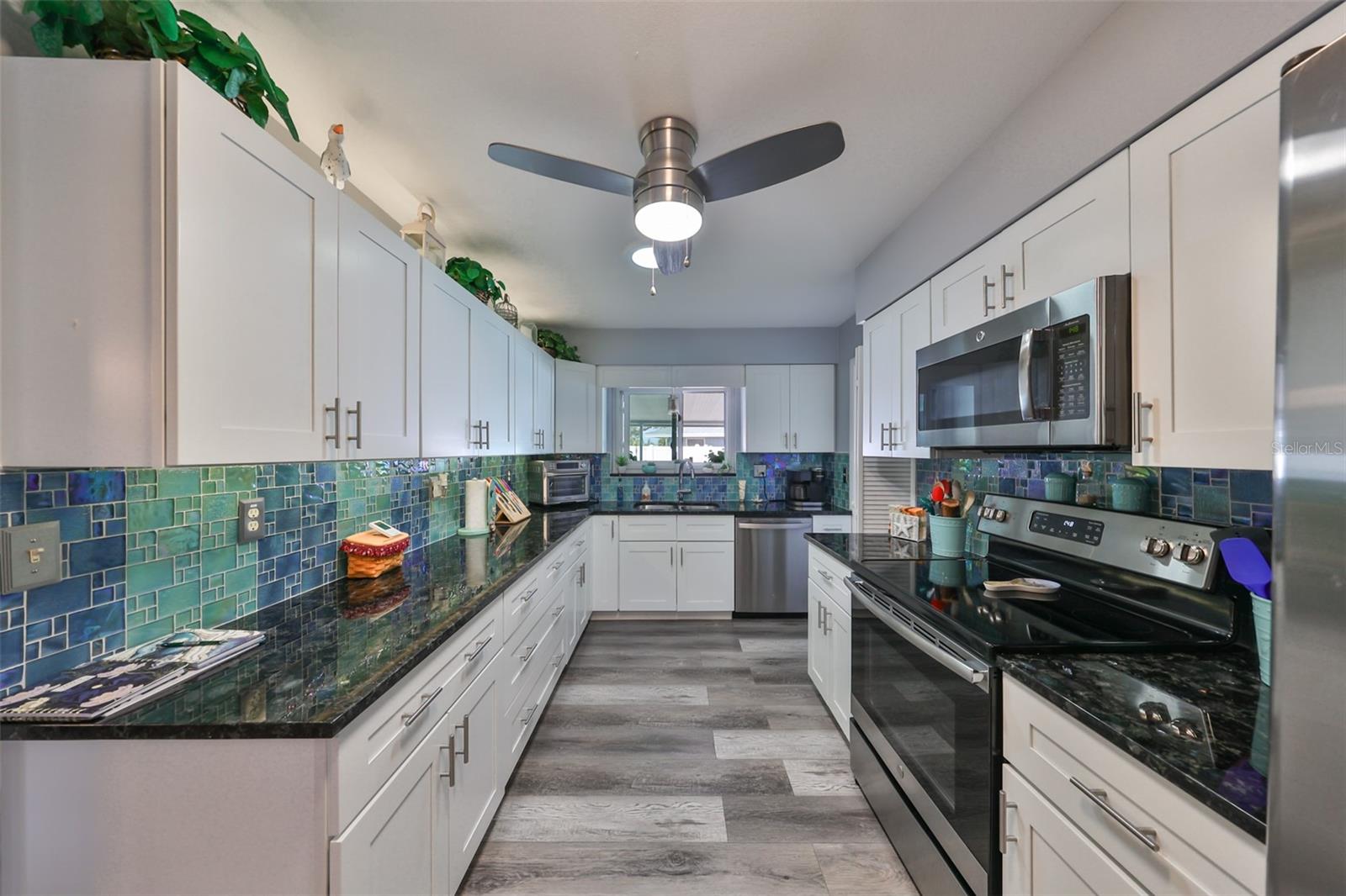 701 DESERT HILLS WAY, SUN CITY CENTER, FL, 33573