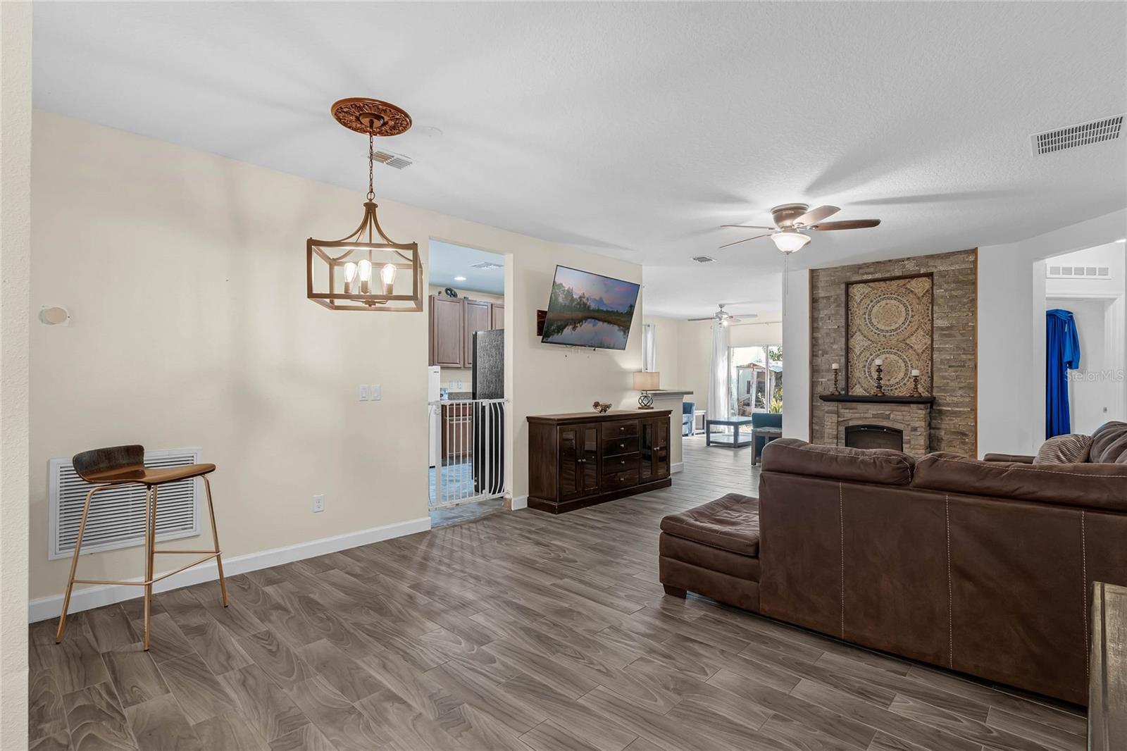 2430 NORWOOD PL, TAVARES, FL, 32778