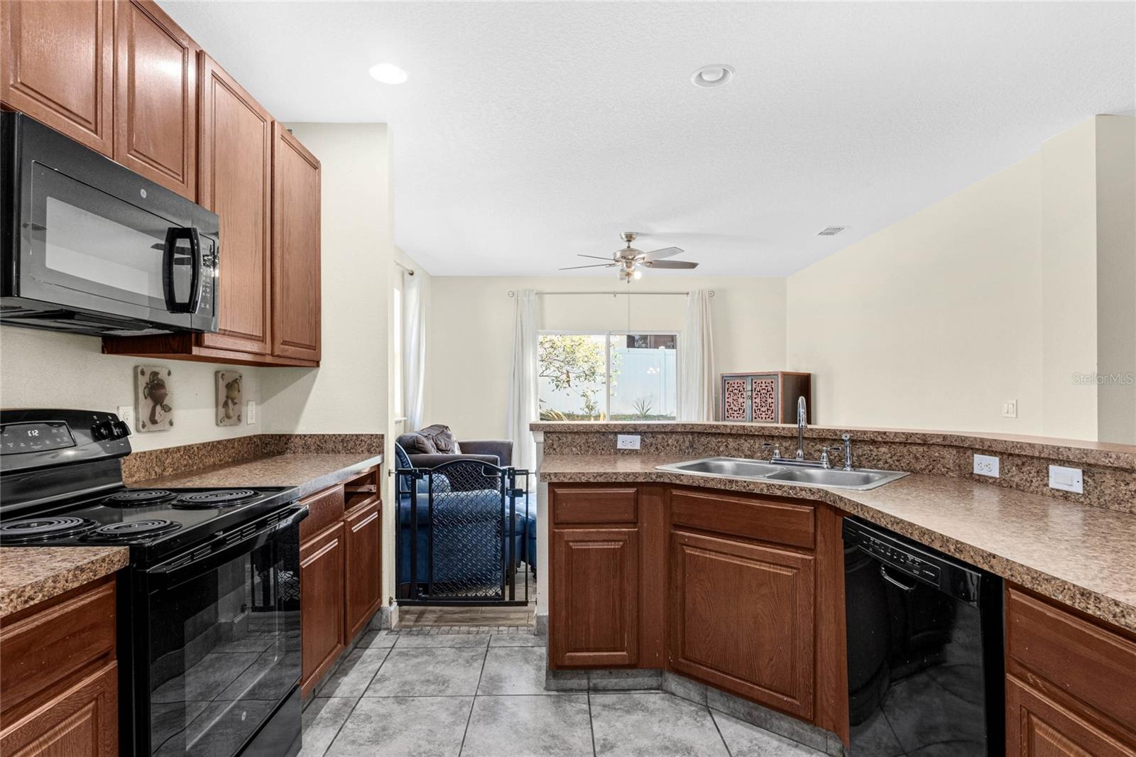 2430 NORWOOD PL, TAVARES, FL, 32778
