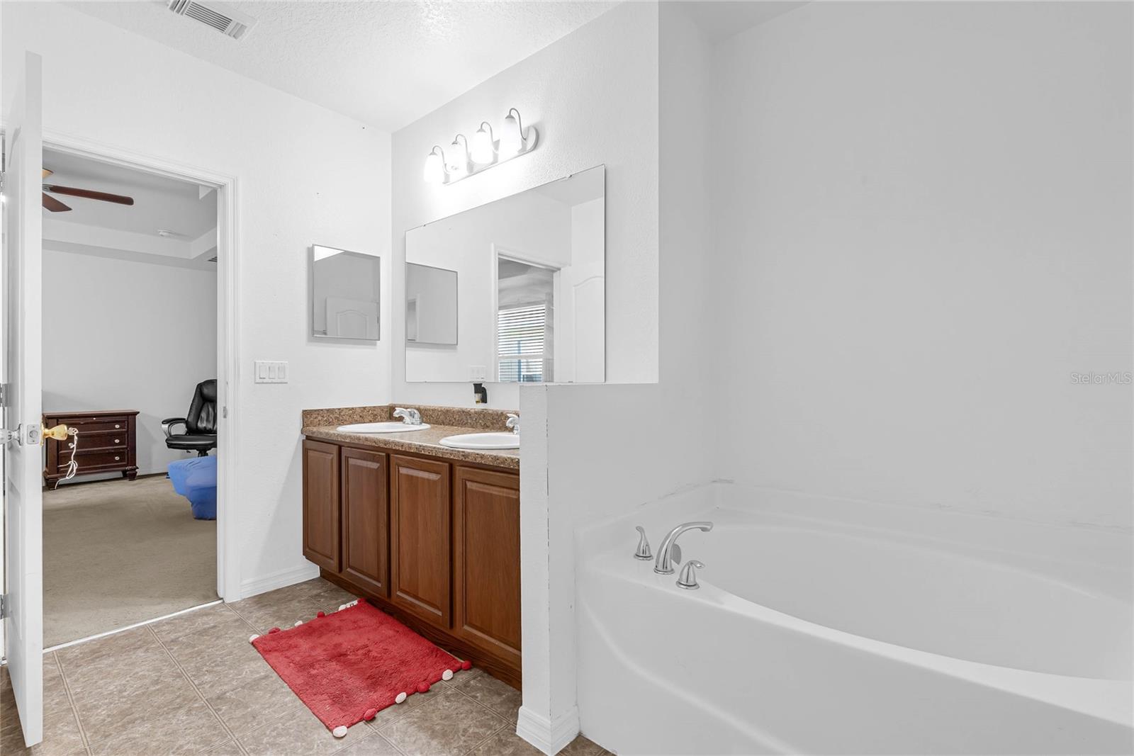 2430 NORWOOD PL, TAVARES, FL, 32778