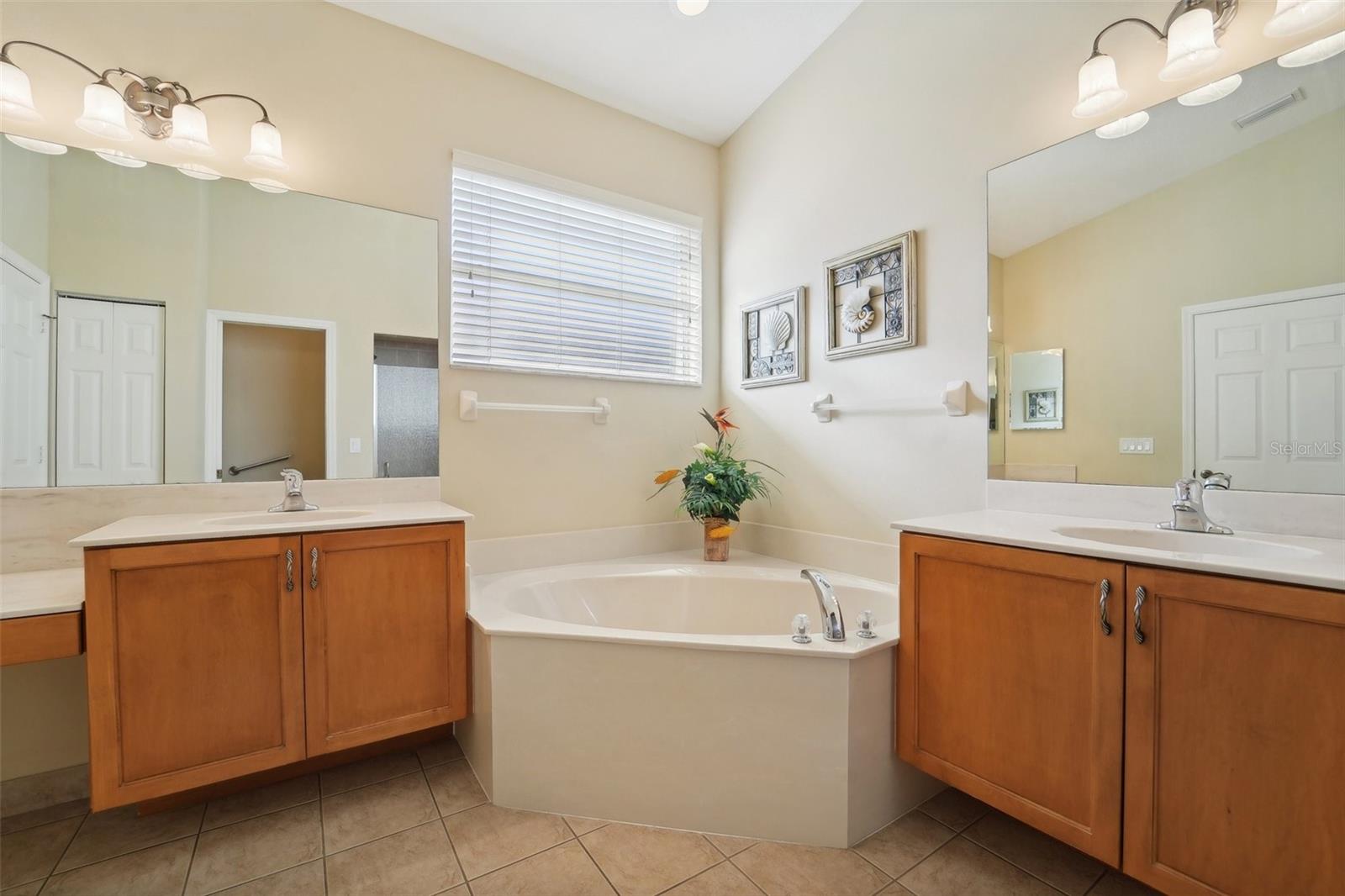 6419 43RD CT E, SARASOTA, FL, 34243