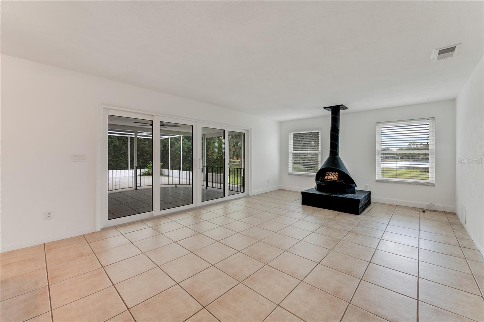 660 SAXON BLVD, DELTONA, FL, 32725