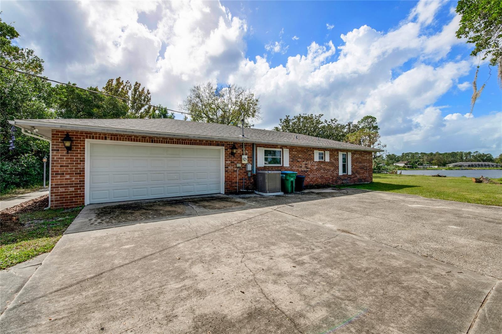 660 SAXON BLVD, DELTONA, FL, 32725