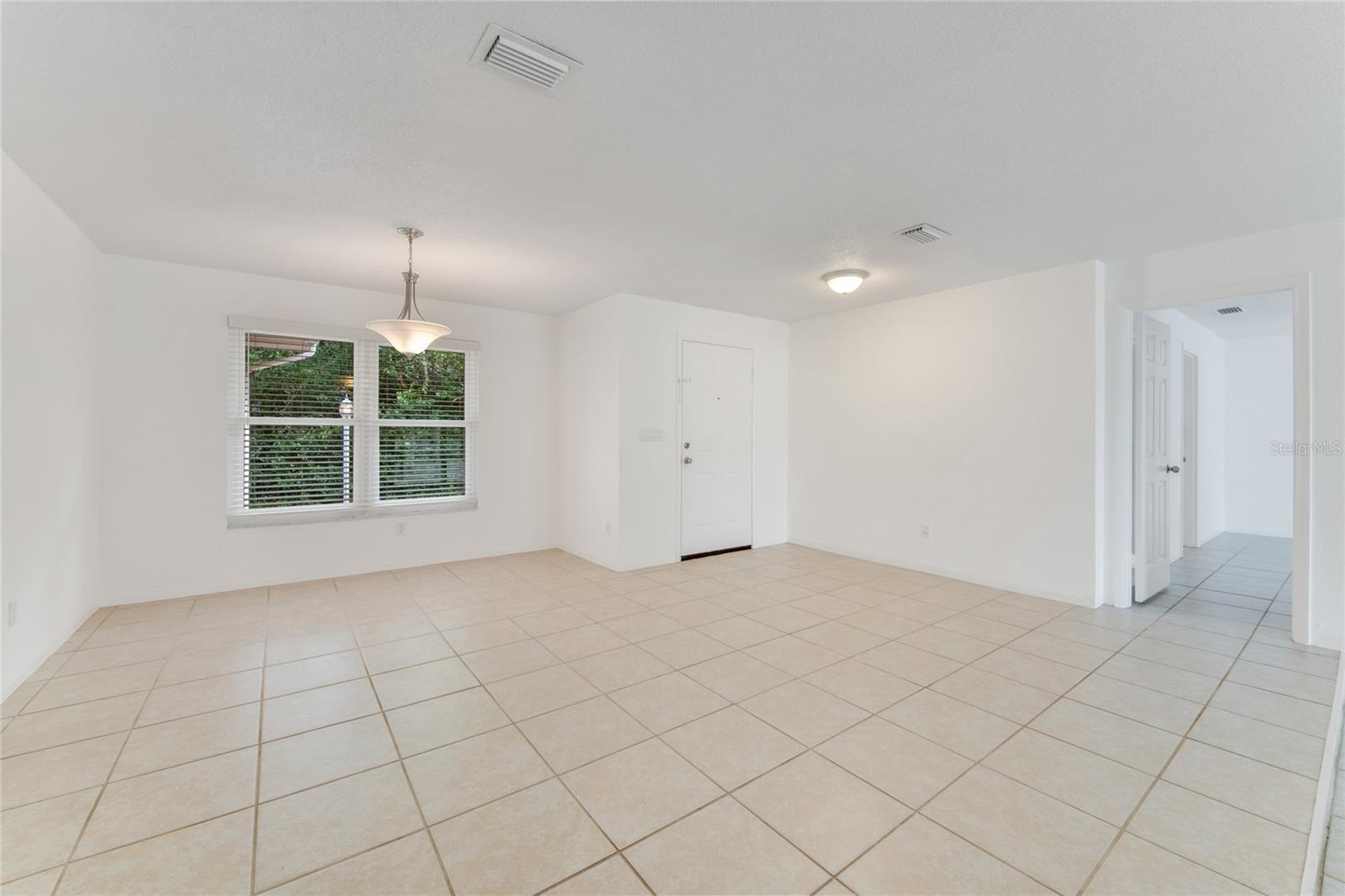 660 SAXON BLVD, DELTONA, FL, 32725