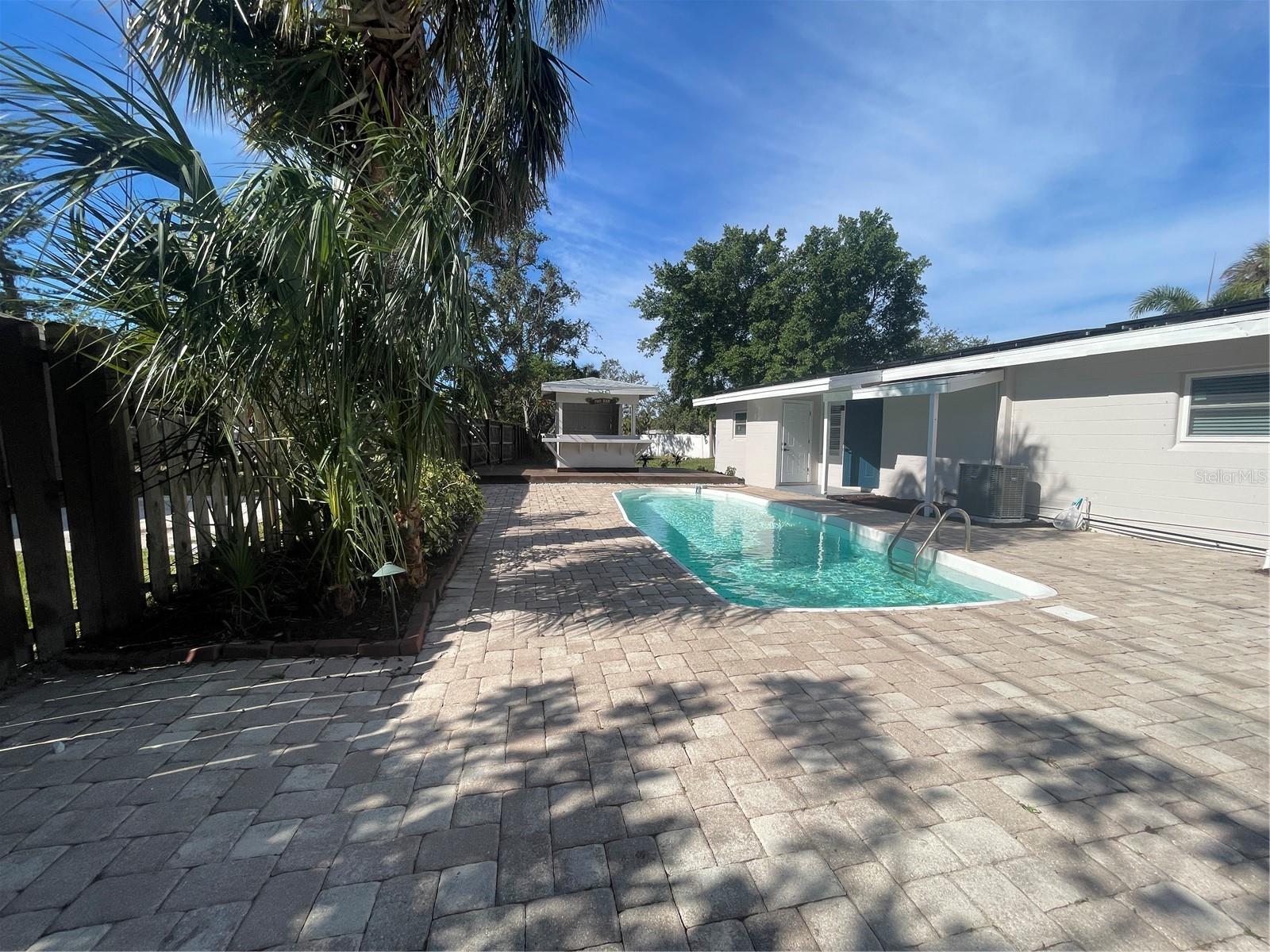 1009 FARRAGUT DR N, ST PETERSBURG, FL, 33710