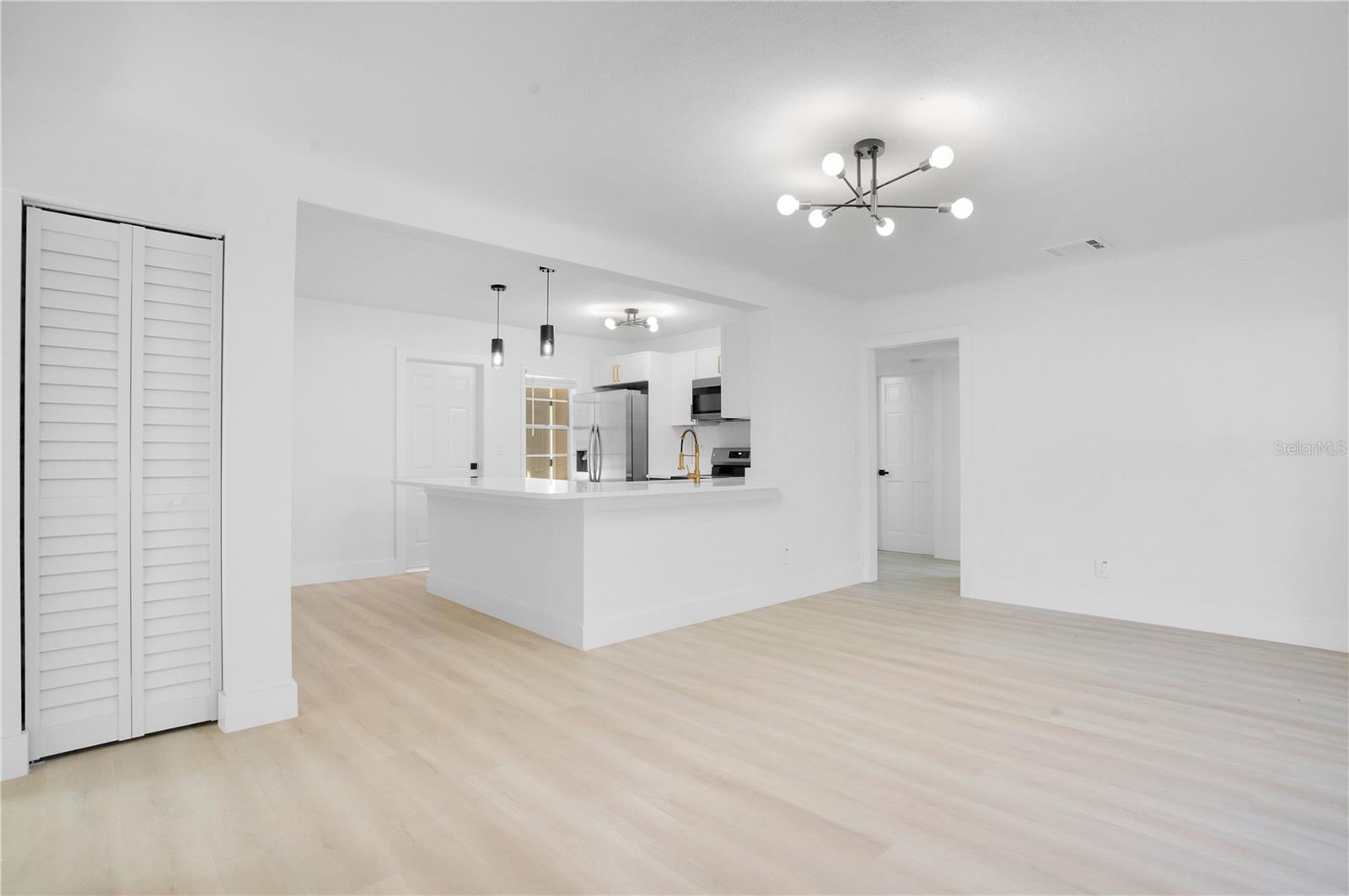 1009 FARRAGUT DR N, ST PETERSBURG, FL, 33710