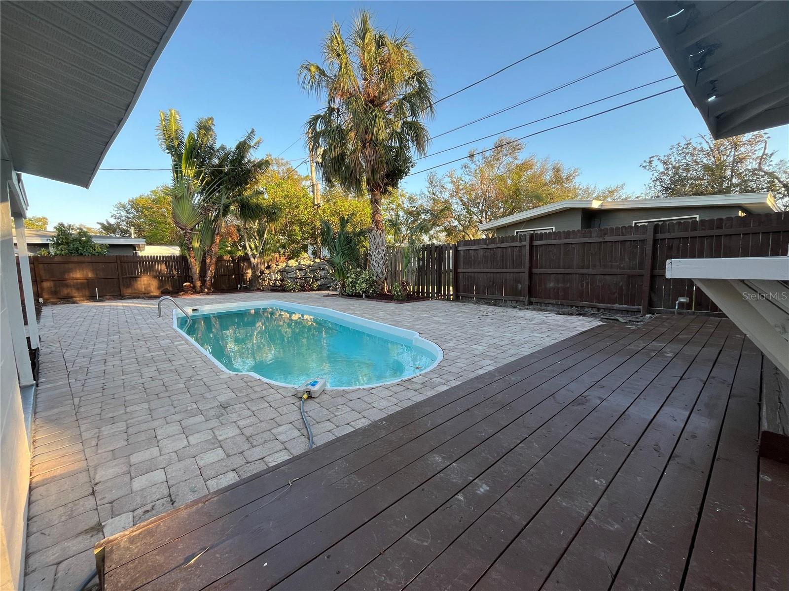 1009 FARRAGUT DR N, ST PETERSBURG, FL, 33710