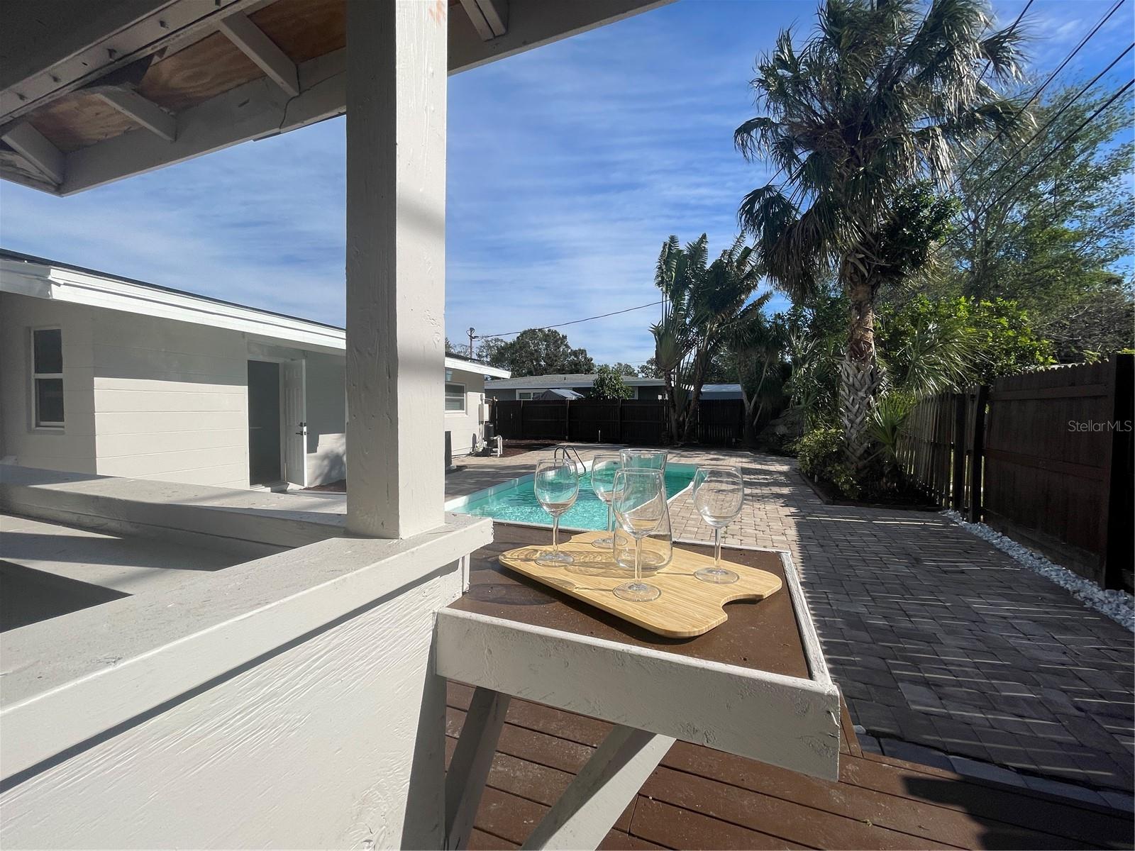 1009 FARRAGUT DR N, ST PETERSBURG, FL, 33710