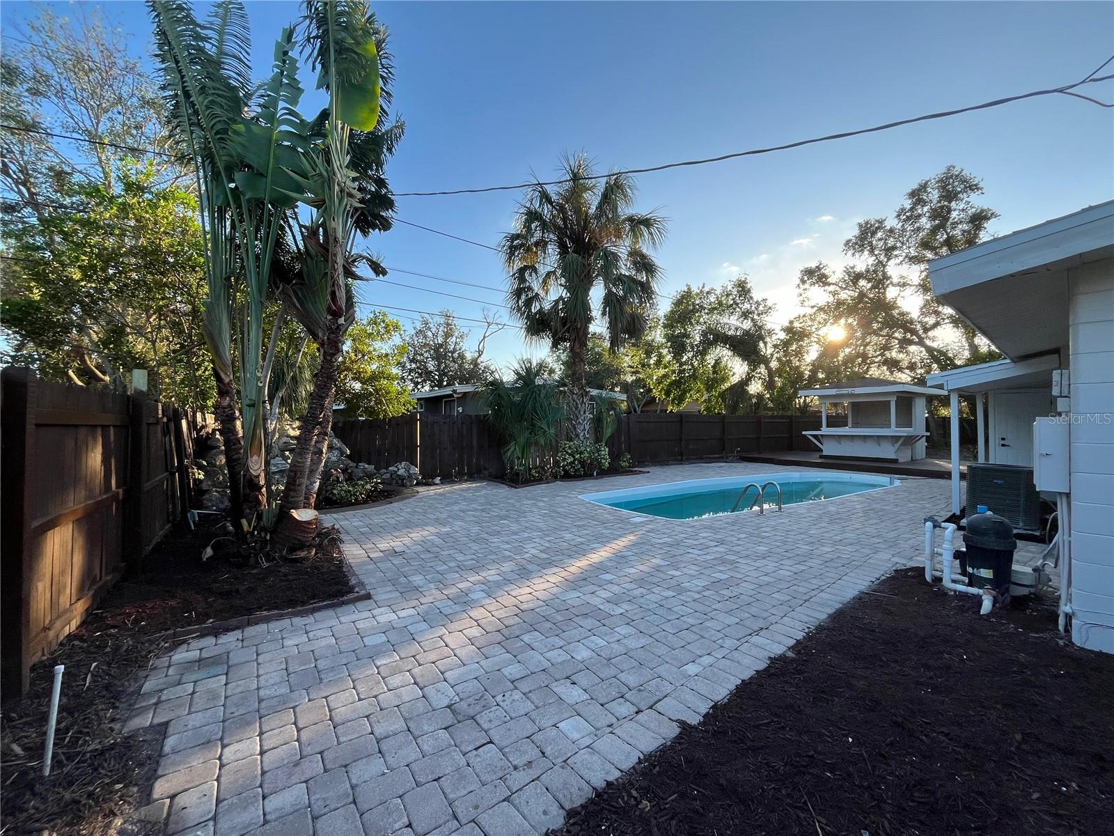 1009 FARRAGUT DR N, ST PETERSBURG, FL, 33710