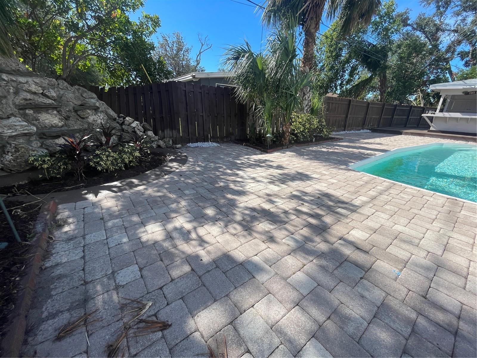 1009 FARRAGUT DR N, ST PETERSBURG, FL, 33710