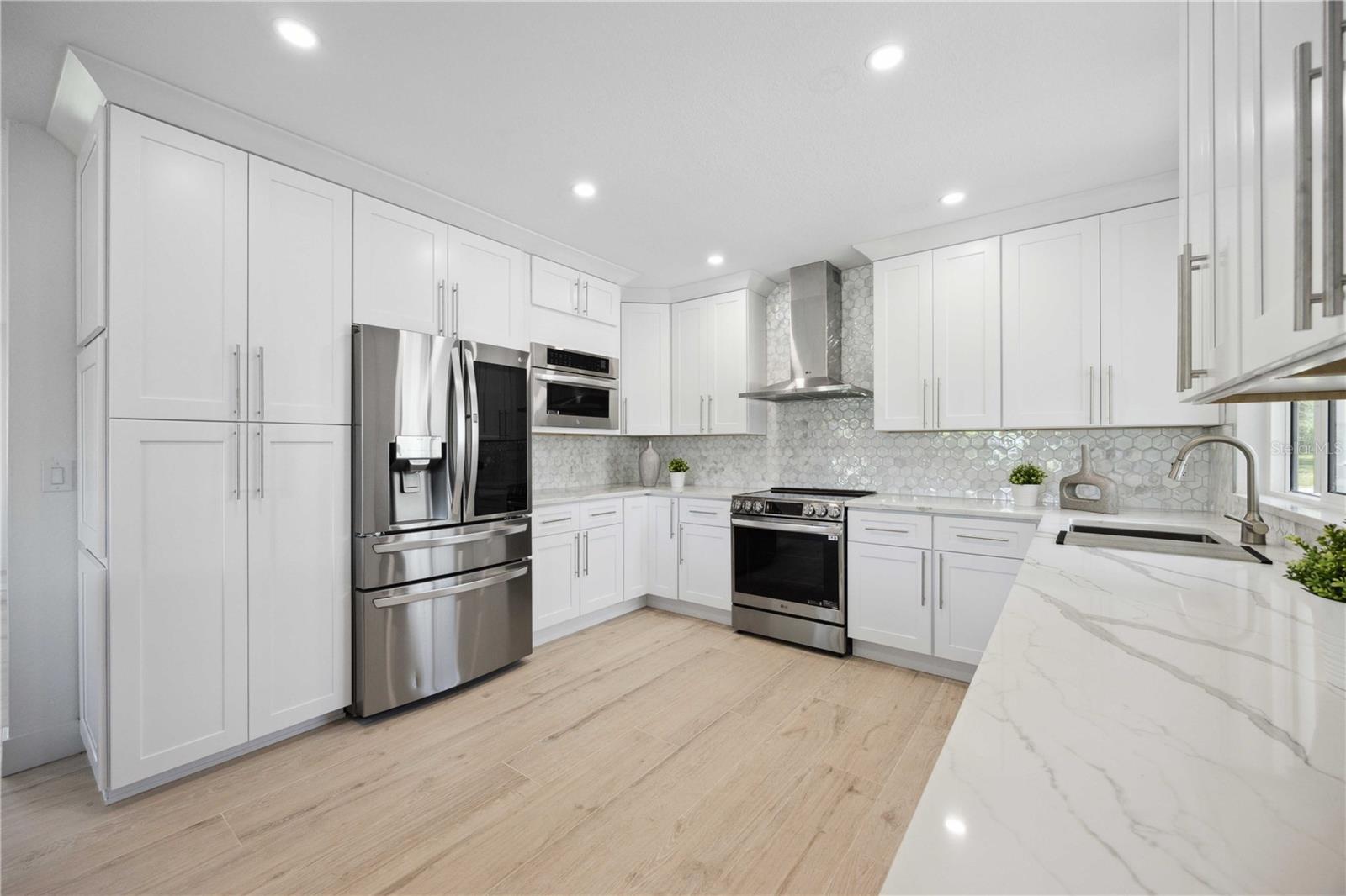 5246 BAY SHORE RD, SARASOTA, FL, 34234