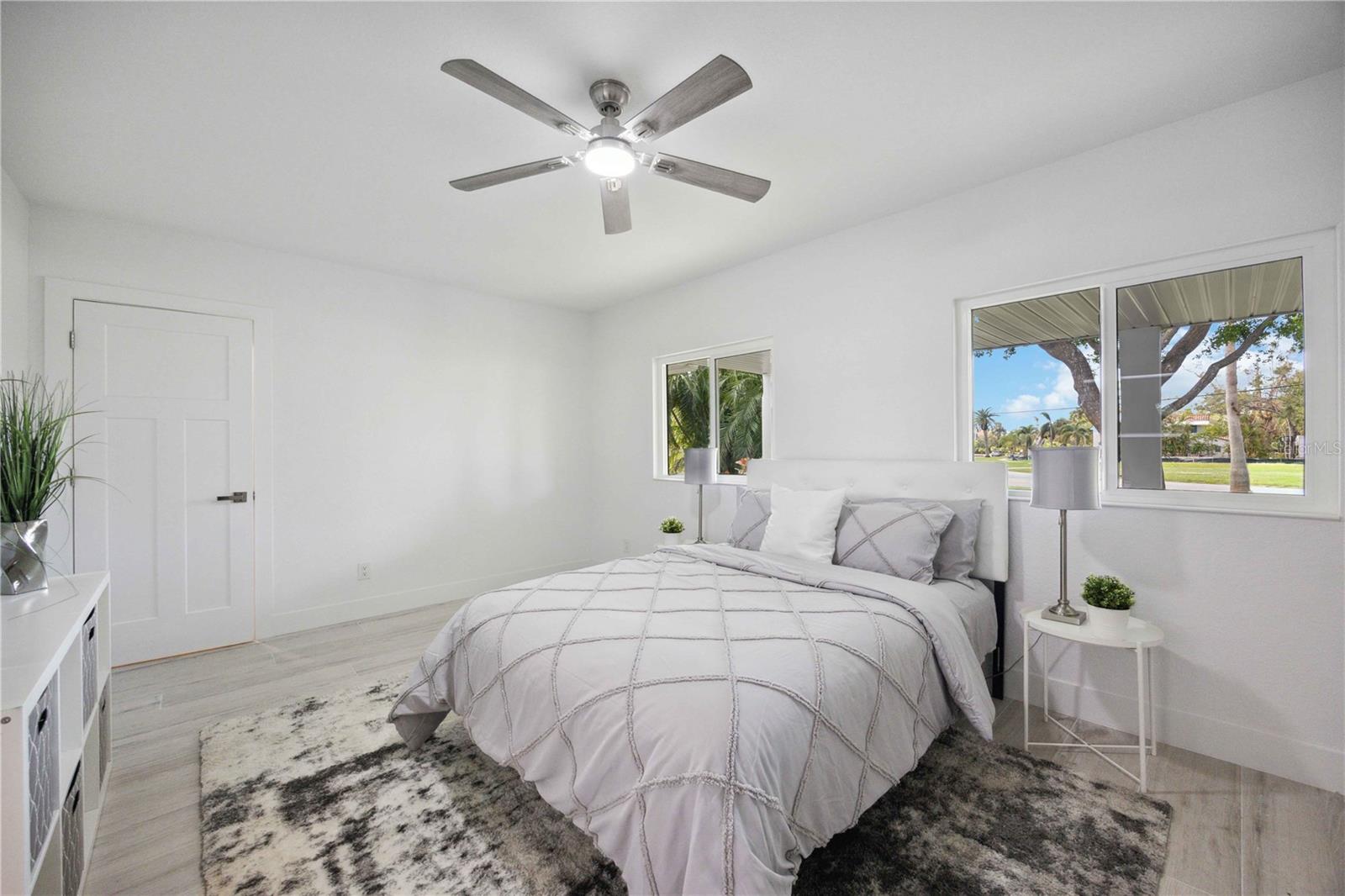 5246 BAY SHORE RD, SARASOTA, FL, 34234