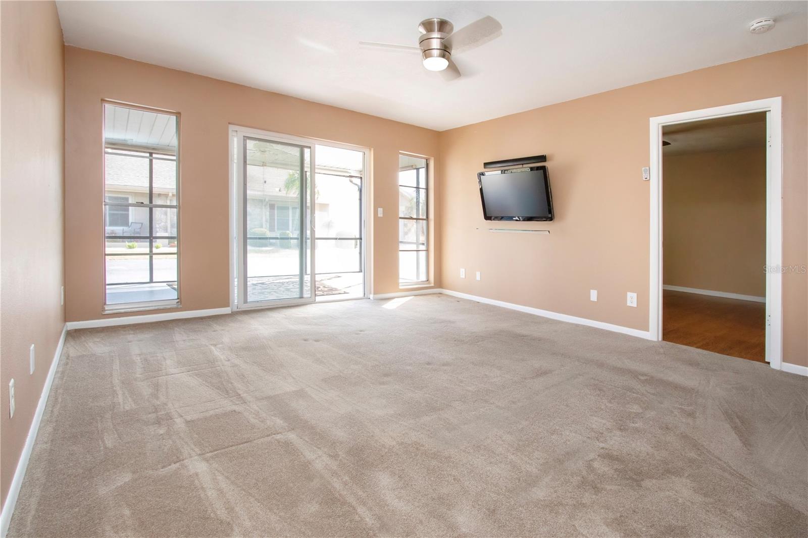 332 CLUB MANOR DR #10, SUN CITY CENTER, FL, 33573