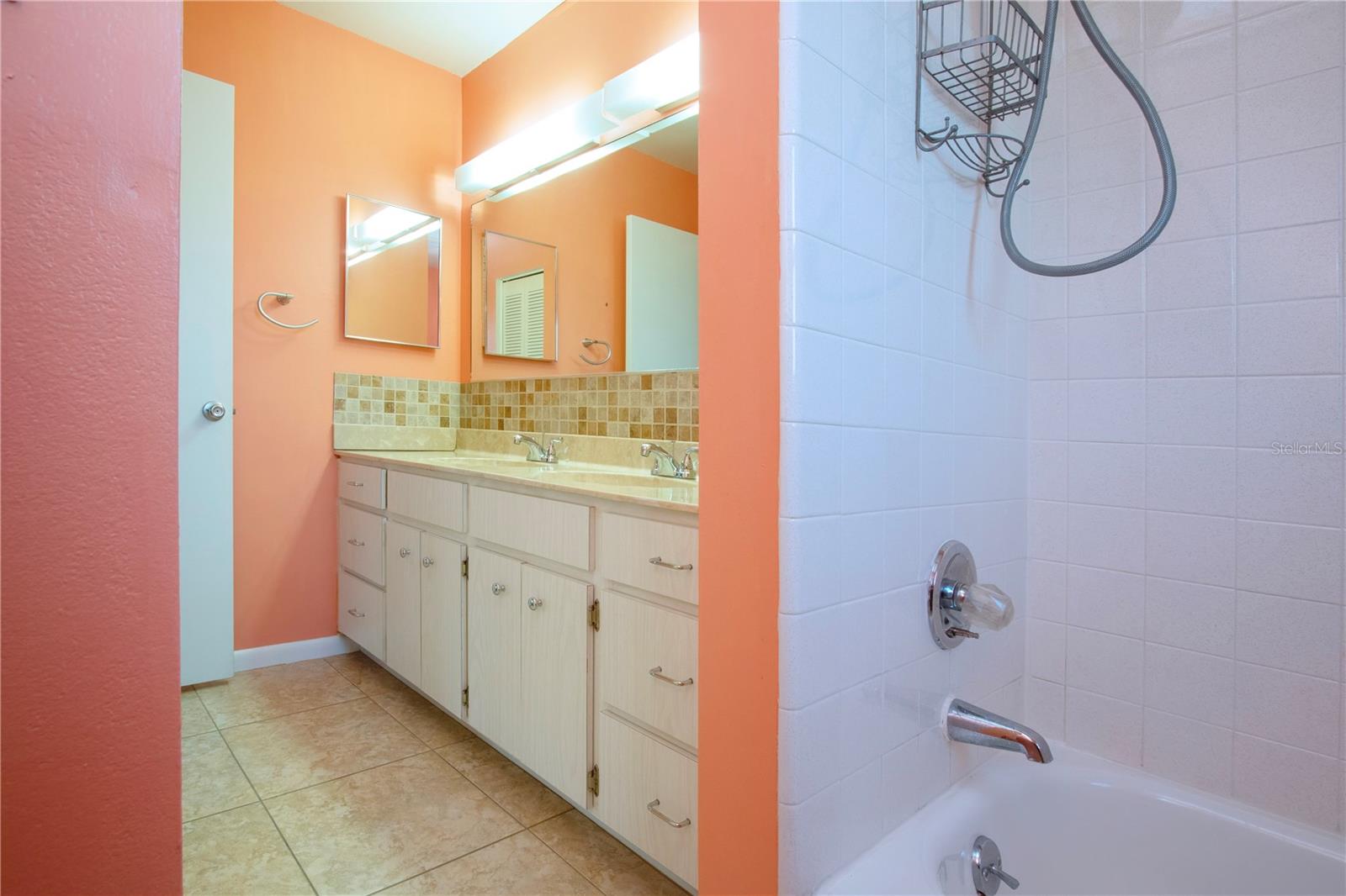 332 CLUB MANOR DR #10, SUN CITY CENTER, FL, 33573
