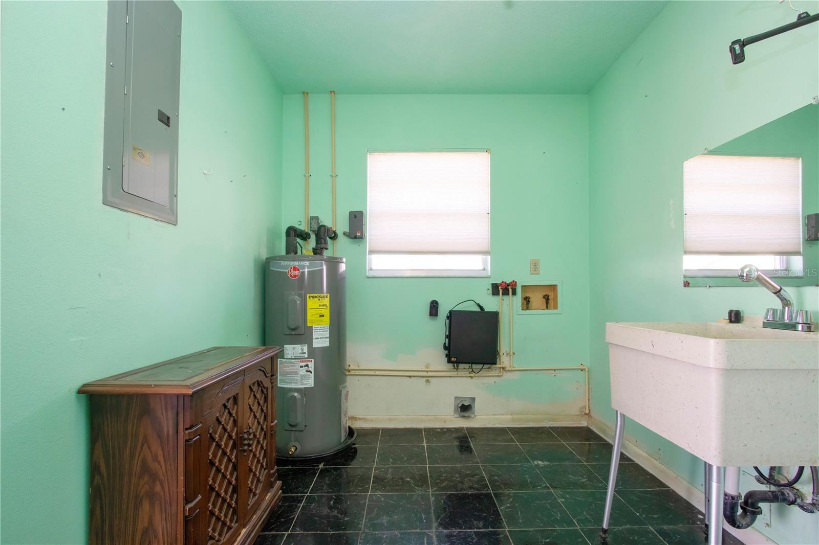 332 CLUB MANOR DR #10, SUN CITY CENTER, FL, 33573