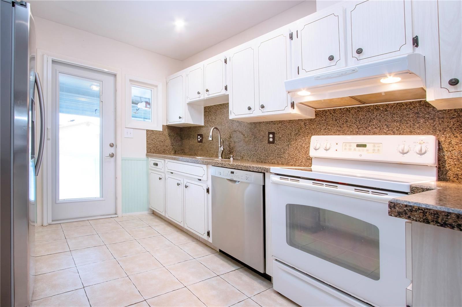 332 CLUB MANOR DR #10, SUN CITY CENTER, FL, 33573