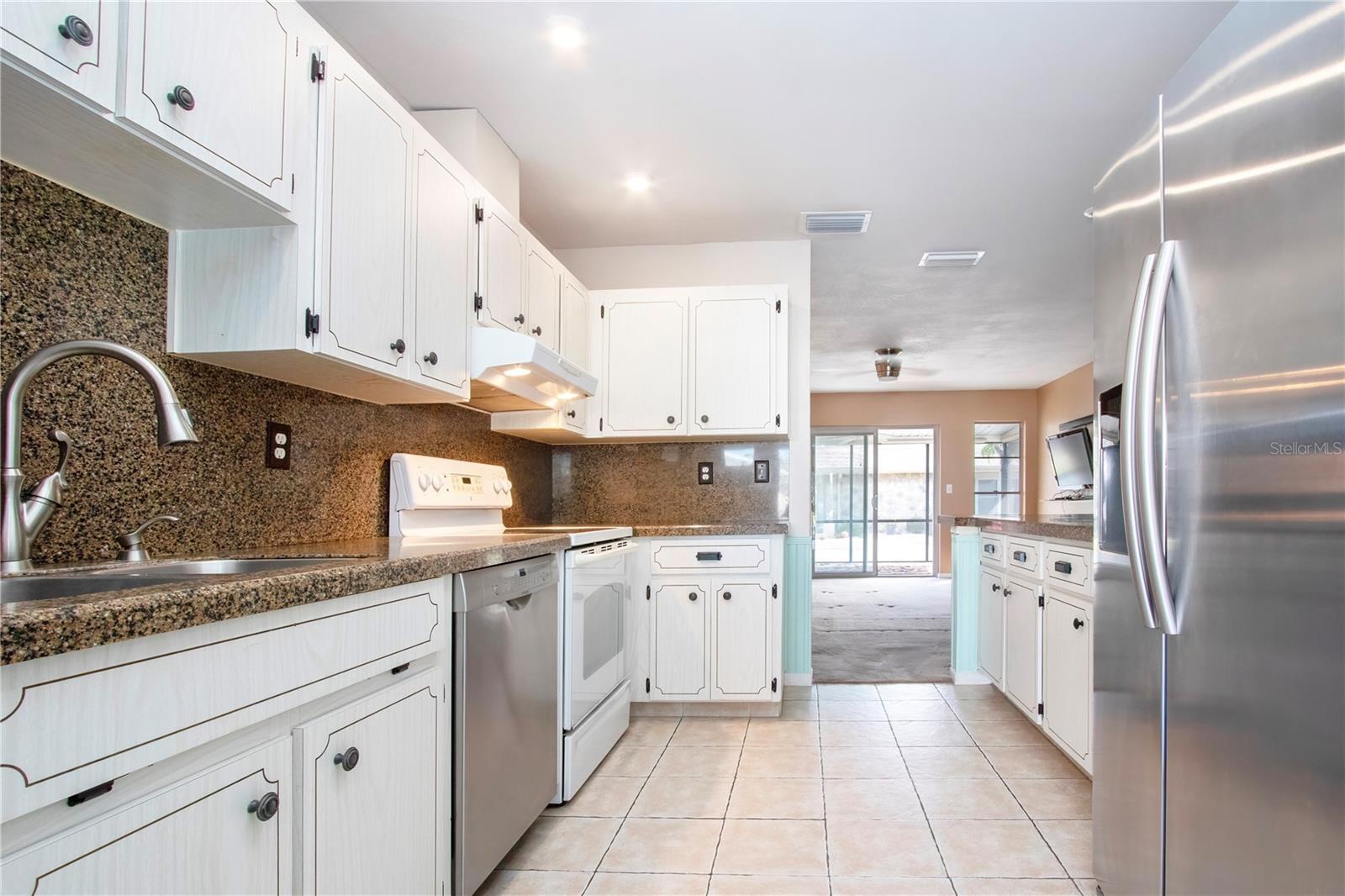 332 CLUB MANOR DR #10, SUN CITY CENTER, FL, 33573