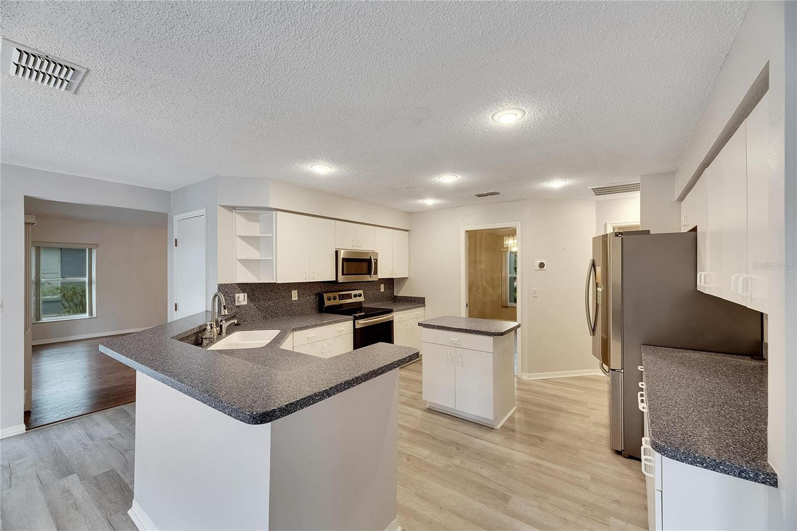 2113 E DEL WEBB BLVD, SUN CITY CENTER, FL, 33573