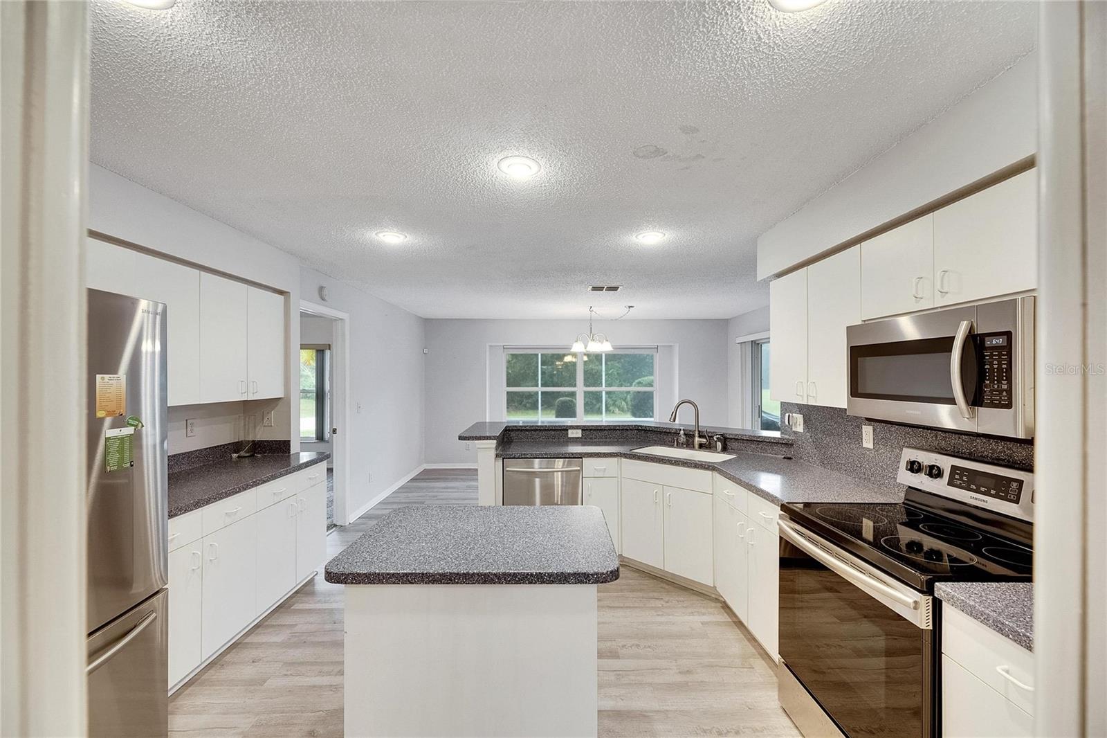2113 E DEL WEBB BLVD, SUN CITY CENTER, FL, 33573