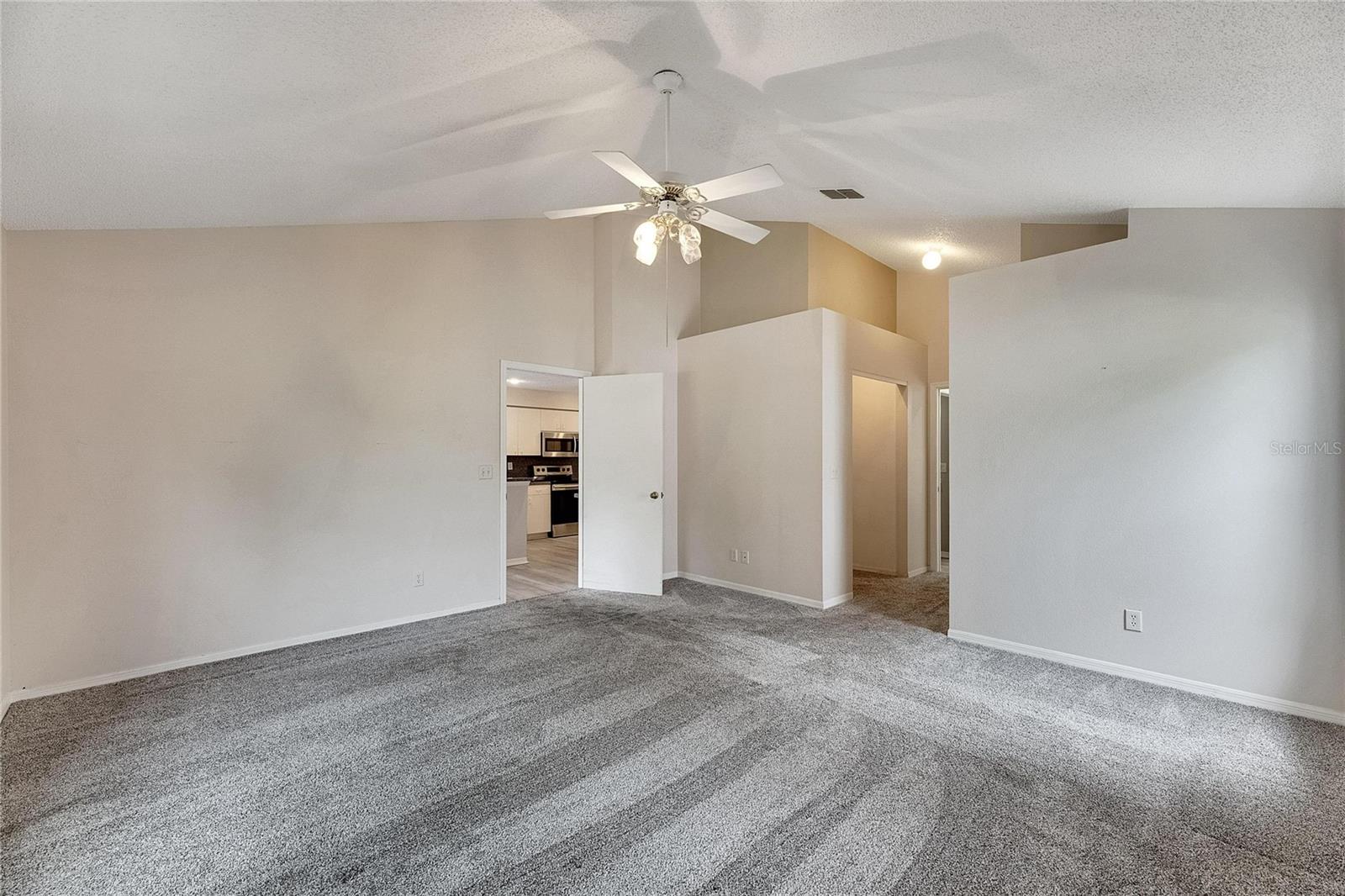 2113 E DEL WEBB BLVD, SUN CITY CENTER, FL, 33573