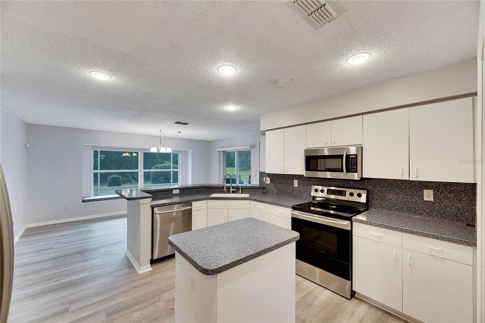 2113 E DEL WEBB BLVD, SUN CITY CENTER, FL, 33573