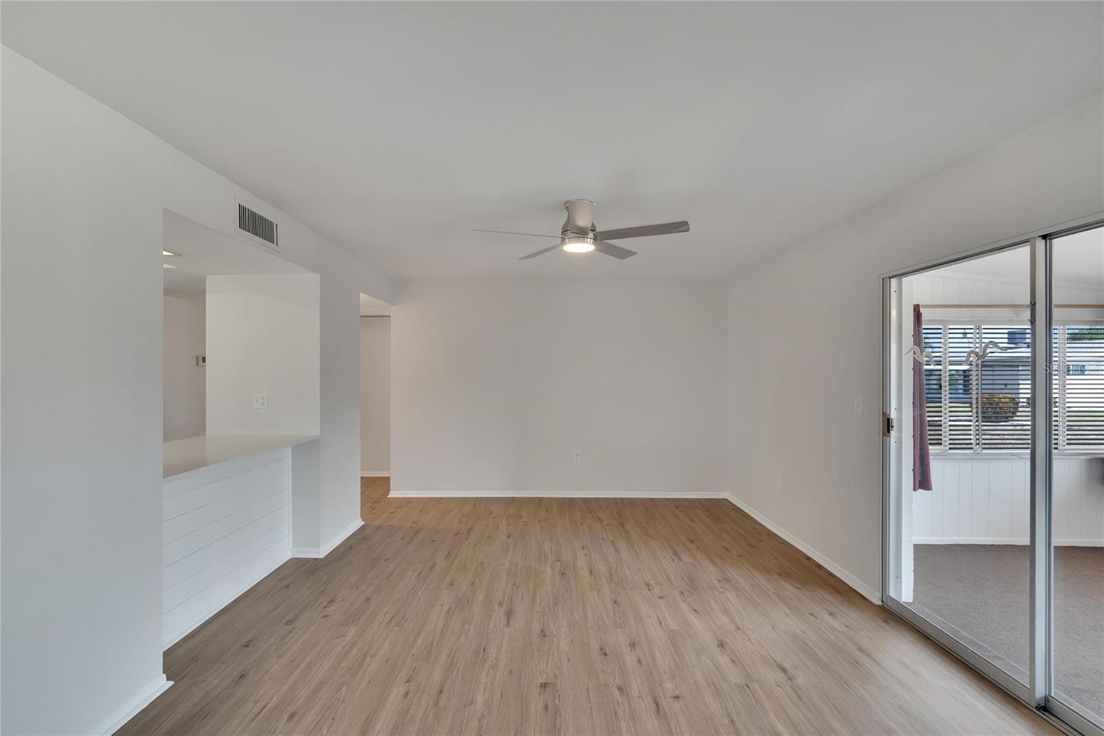 1207 CHEVY CHASE DR, SUN CITY CENTER, FL, 33573