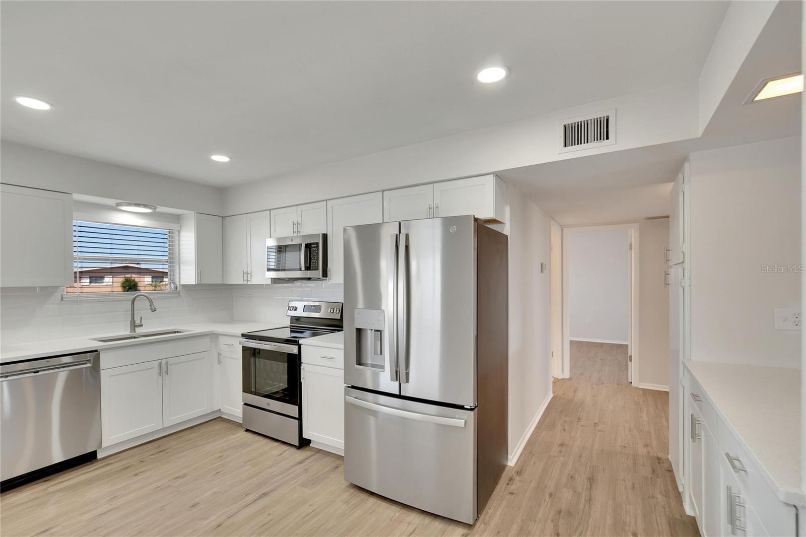 1207 CHEVY CHASE DR, SUN CITY CENTER, FL, 33573