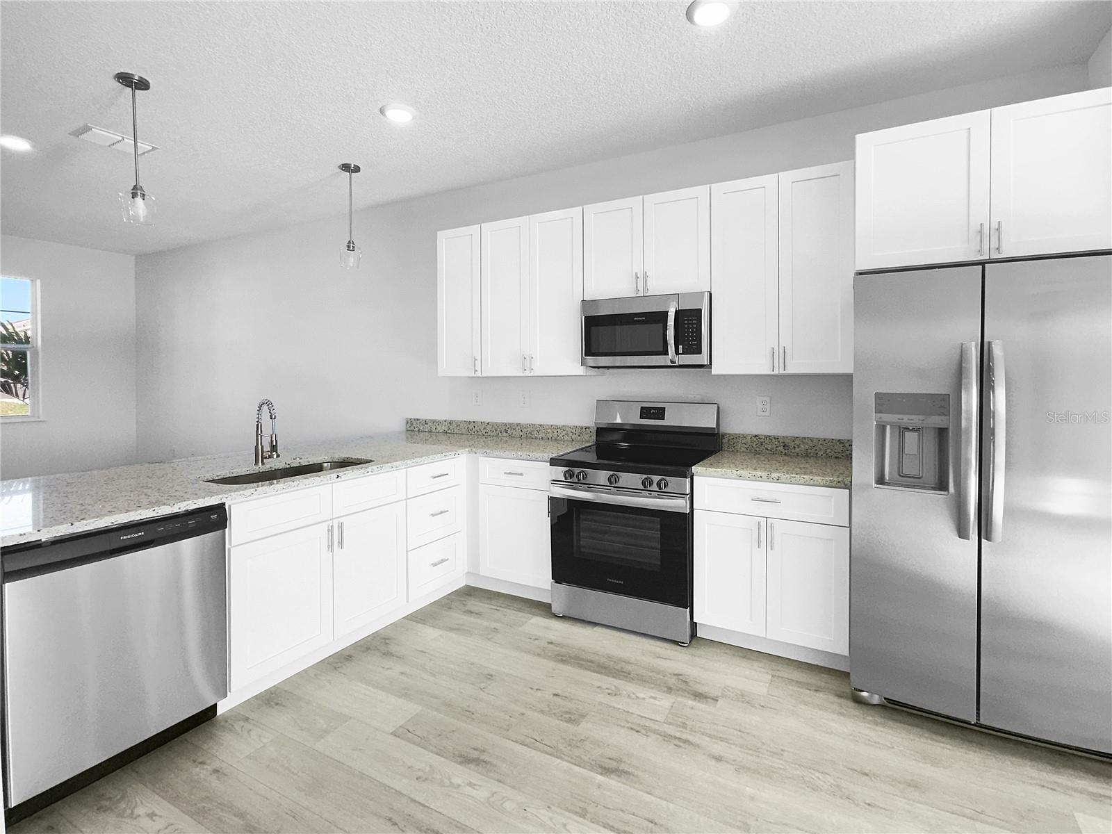 731 DESMOINES DR, KISSIMMEE, FL, 34759