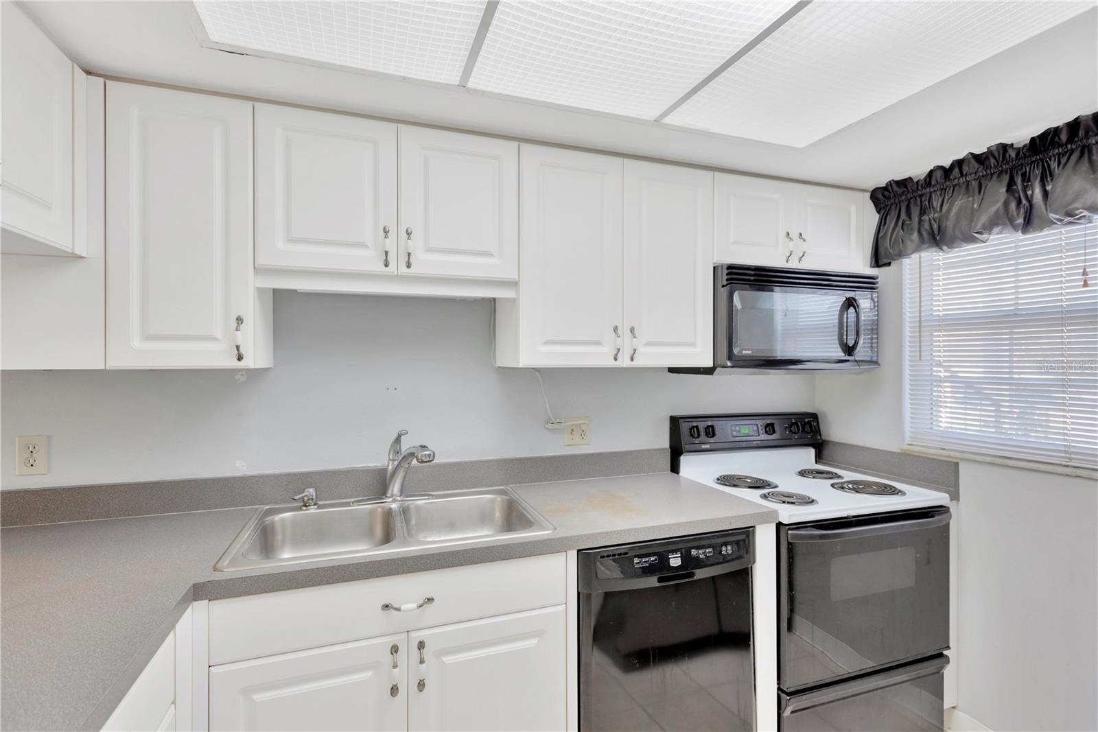 3819 N OAK DR #I21, TAMPA, FL, 33611