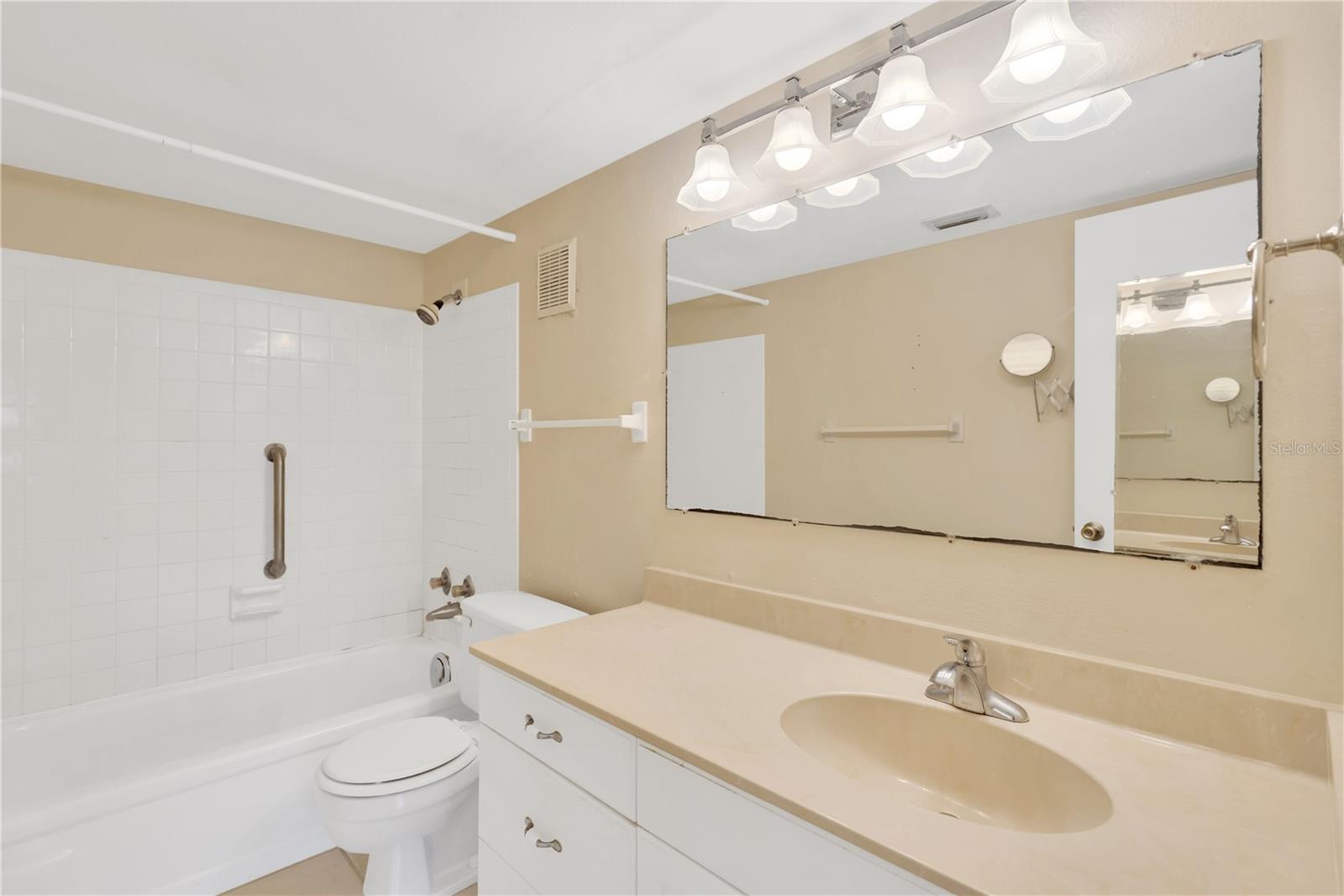 3819 N OAK DR #I21, TAMPA, FL, 33611