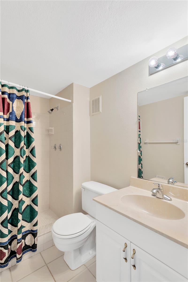 3819 N OAK DR #I21, TAMPA, FL, 33611