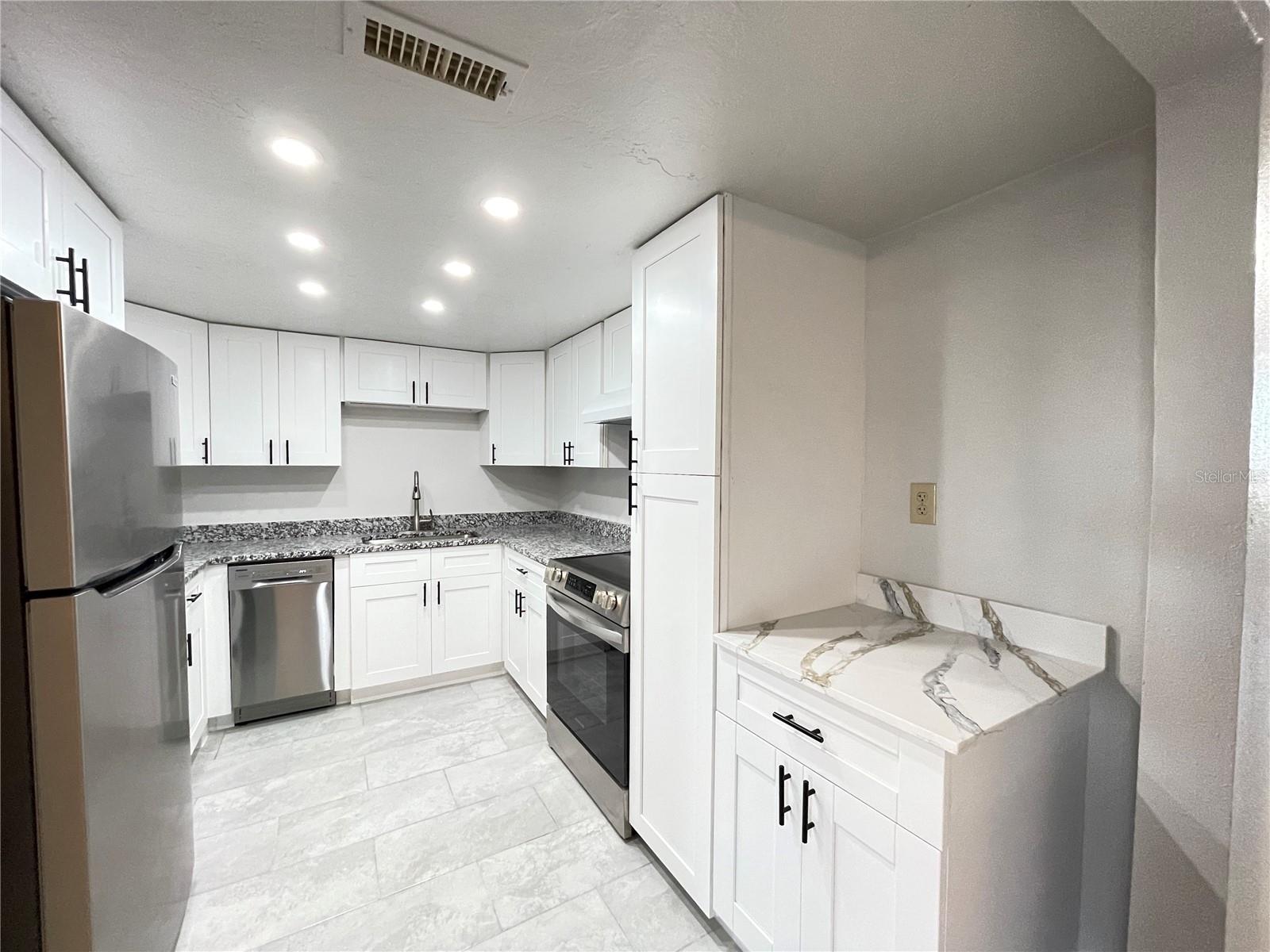 4906 VICTORIA DR #103, CAPE CORAL, FL, 33904