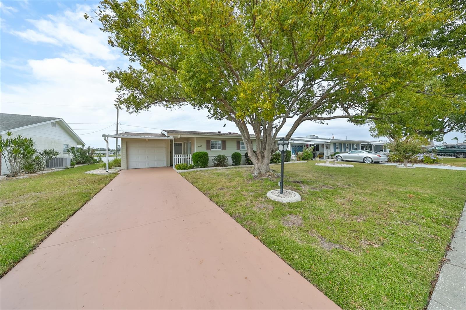 1728 COUNCIL DR, SUN CITY CENTER, FL, 33573