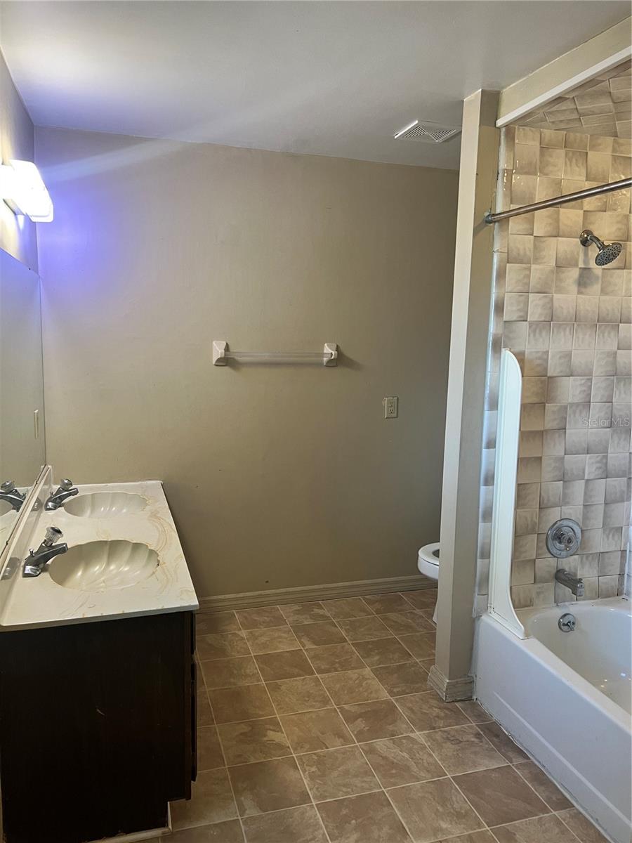 119 N ORANGE AVE, DELAND, FL, 32720