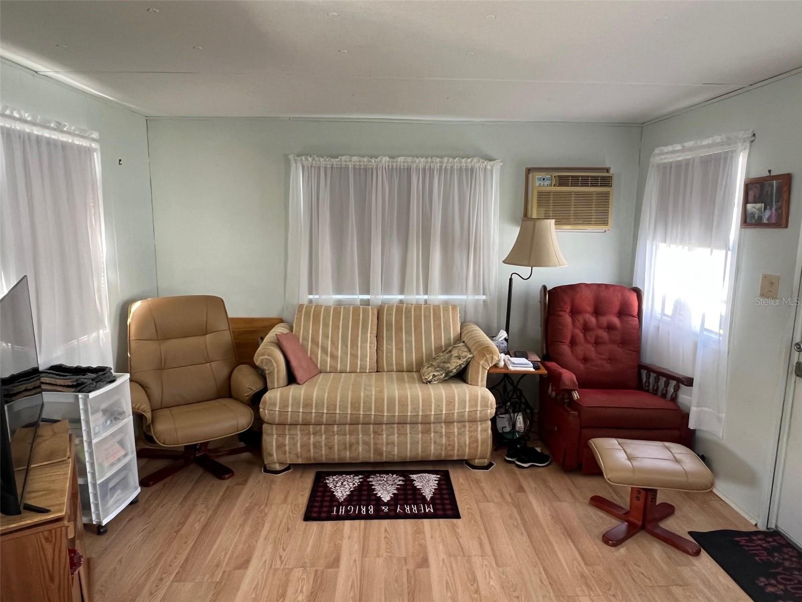 TB8317258 Property Photo