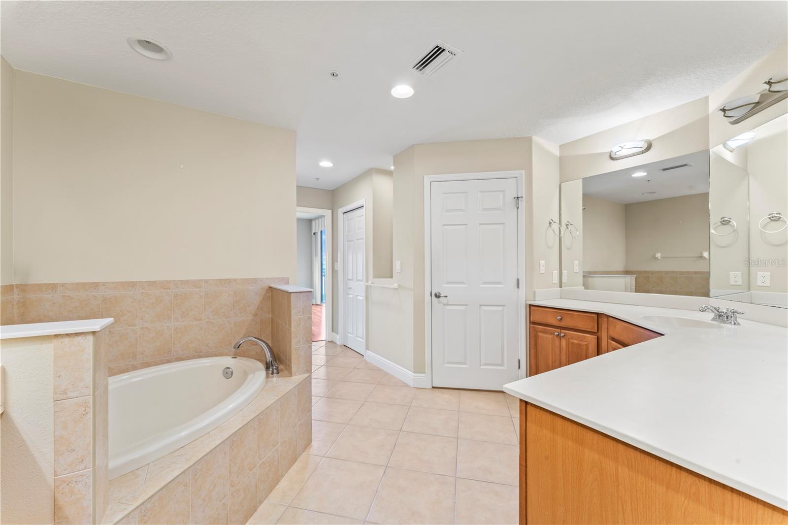 7070 KEY HAVEN RD #305, SEMINOLE, FL, 33777
