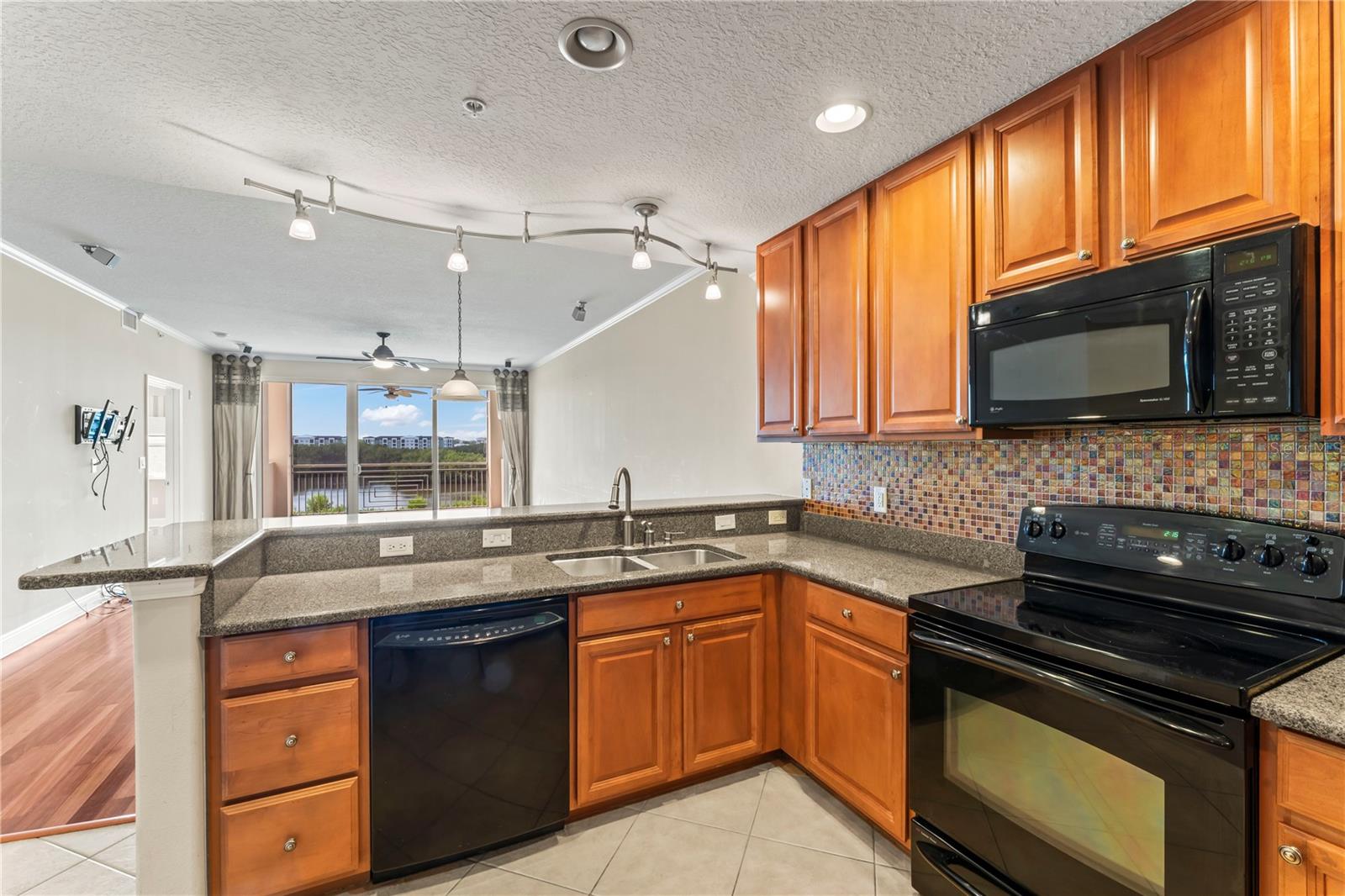 7070 KEY HAVEN RD #305, SEMINOLE, FL, 33777