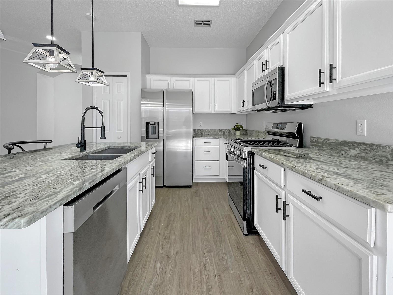 1030 JAYBEE AVE, DAVENPORT, FL, 33897