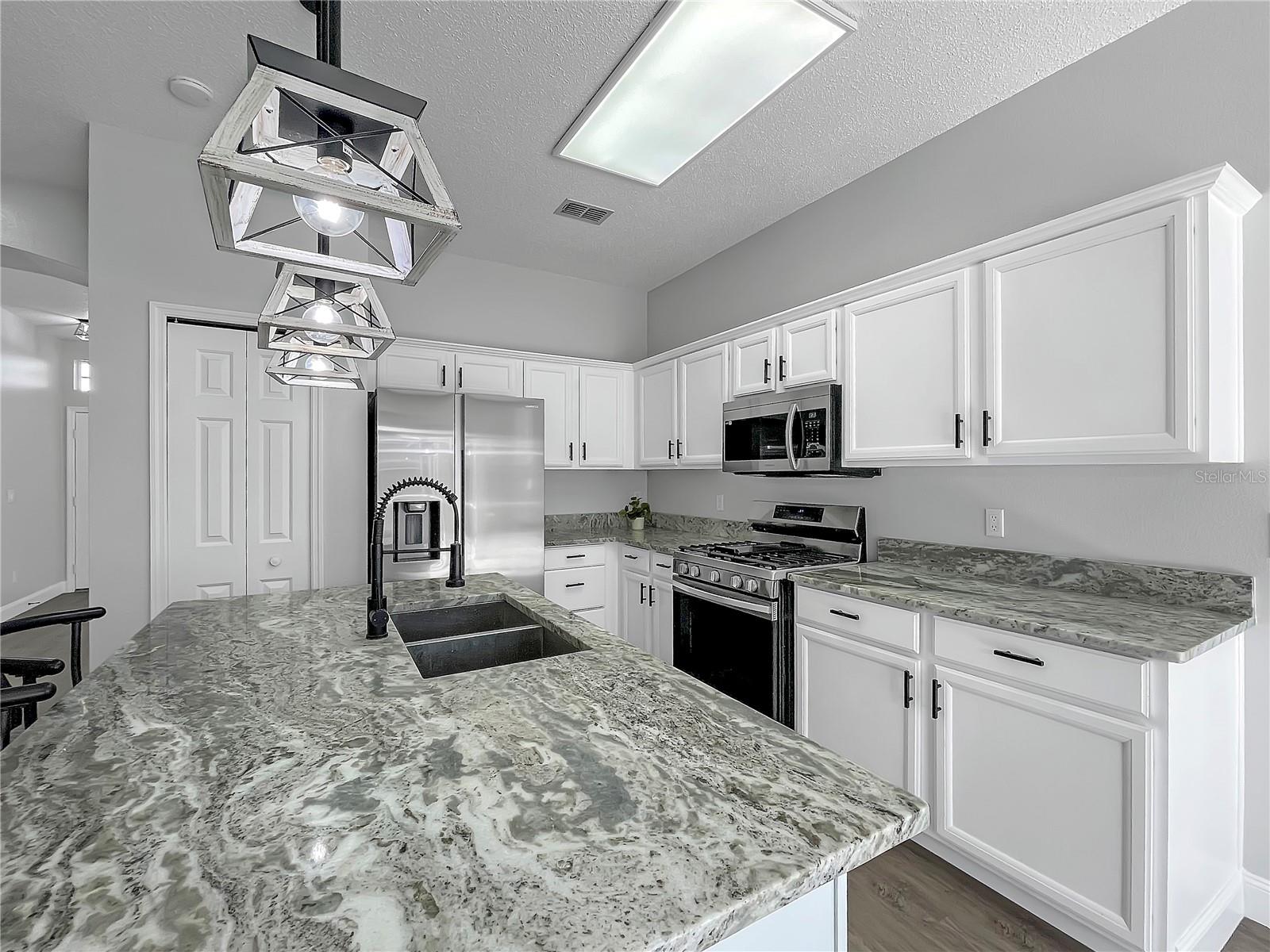 1030 JAYBEE AVE, DAVENPORT, FL, 33897