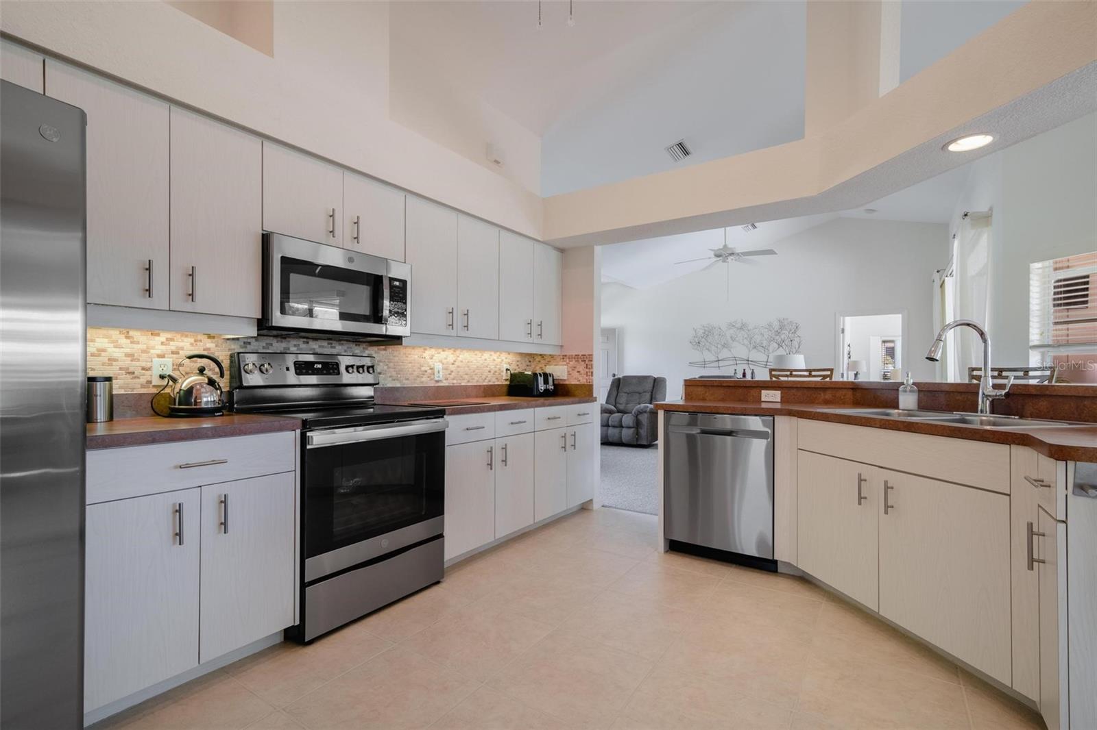 92 WHITE MARSH LN, ROTONDA WEST, FL, 33947