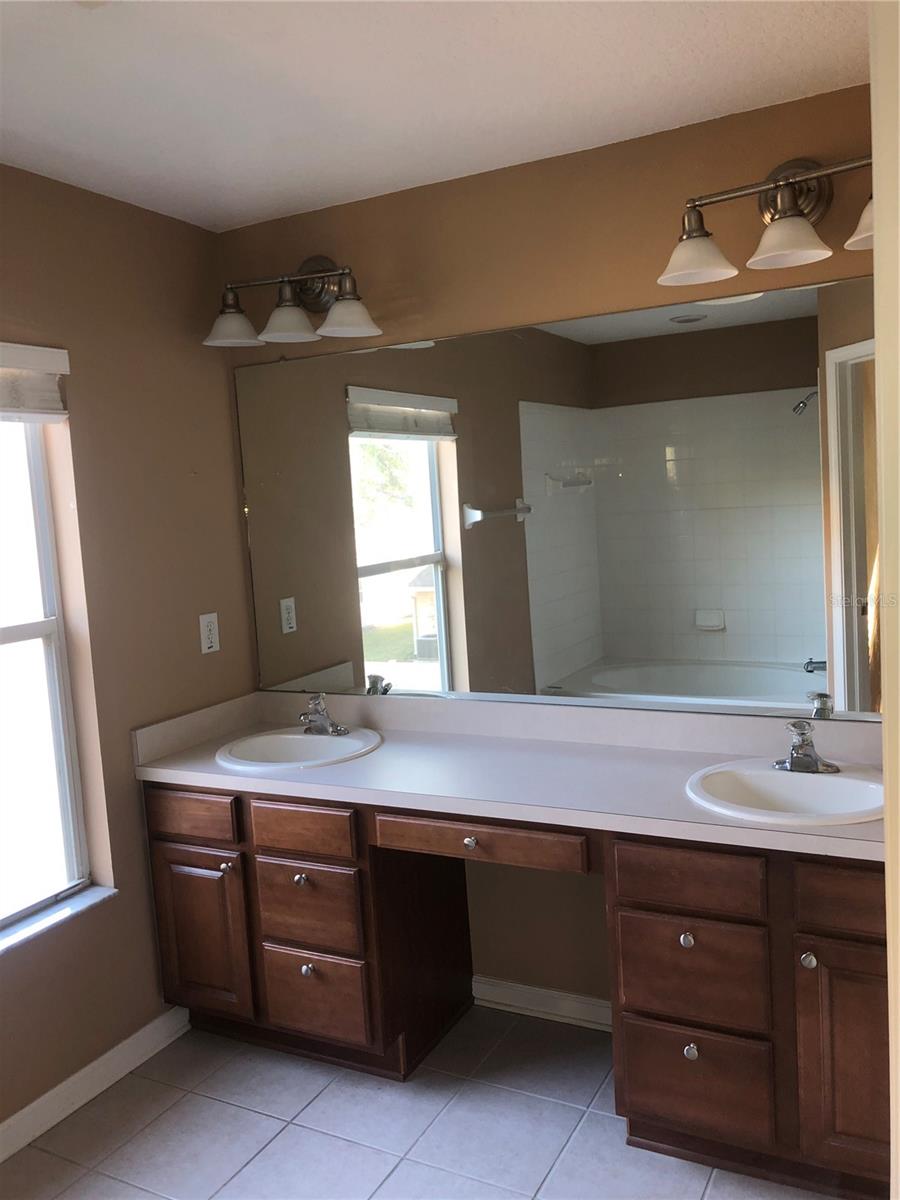 8456 SANDY BEACH ST, TAMPA, FL, 33634