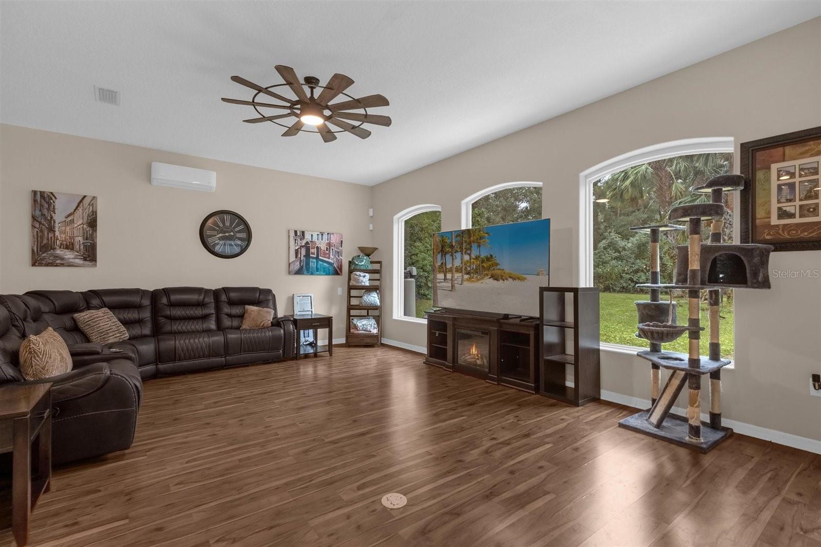 1916 S FARM RD, DELAND, FL, 32720
