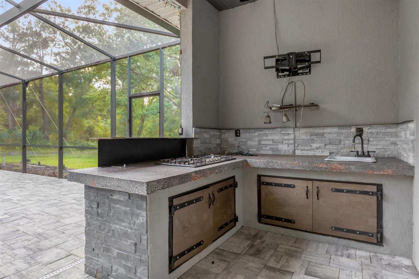 1916 S FARM RD, DELAND, FL, 32720