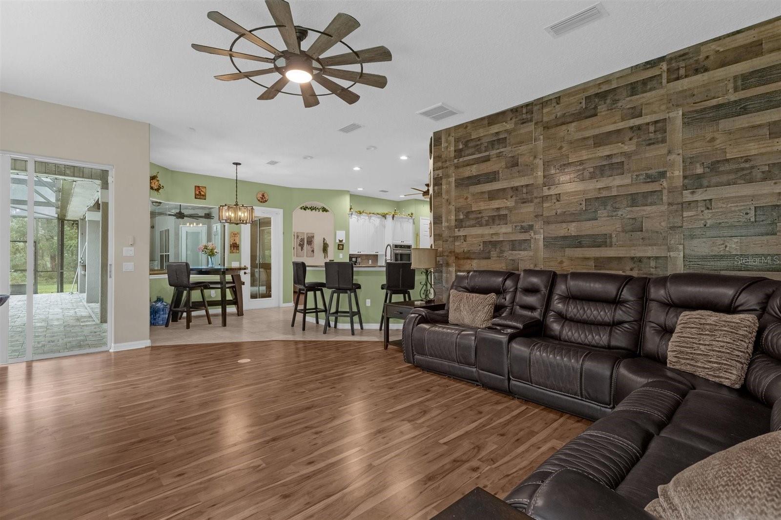 1916 S FARM RD, DELAND, FL, 32720