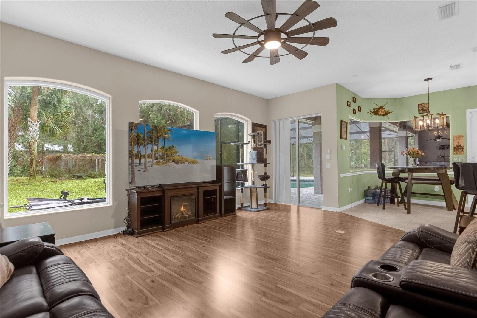 1916 S FARM RD, DELAND, FL, 32720