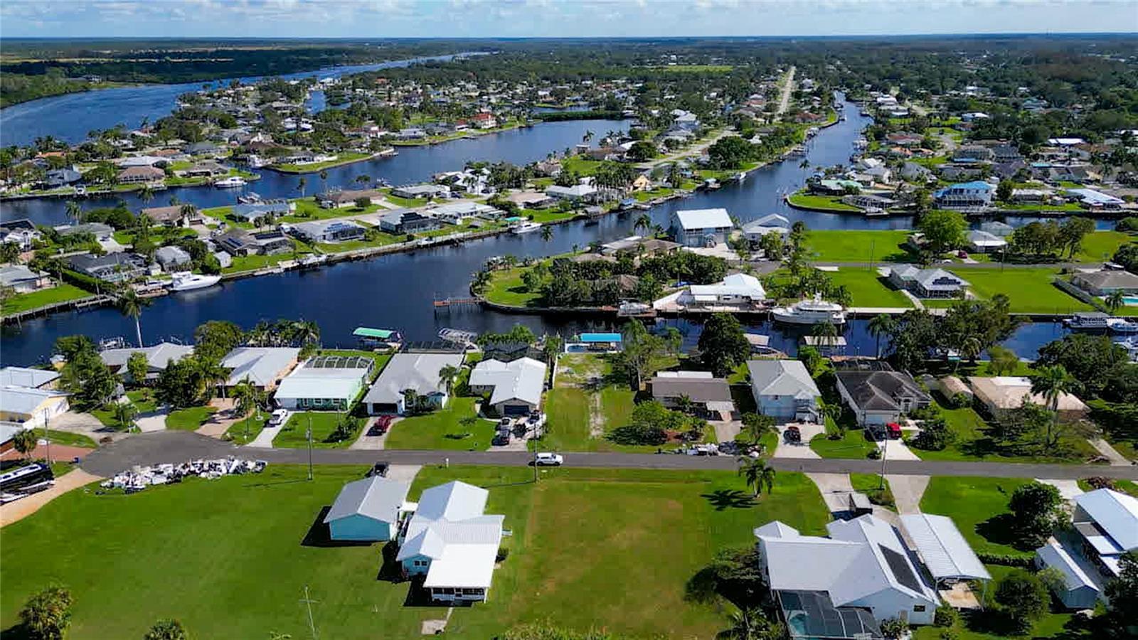2044 ARUBA AVE, FORT MYERS, FL, 33905