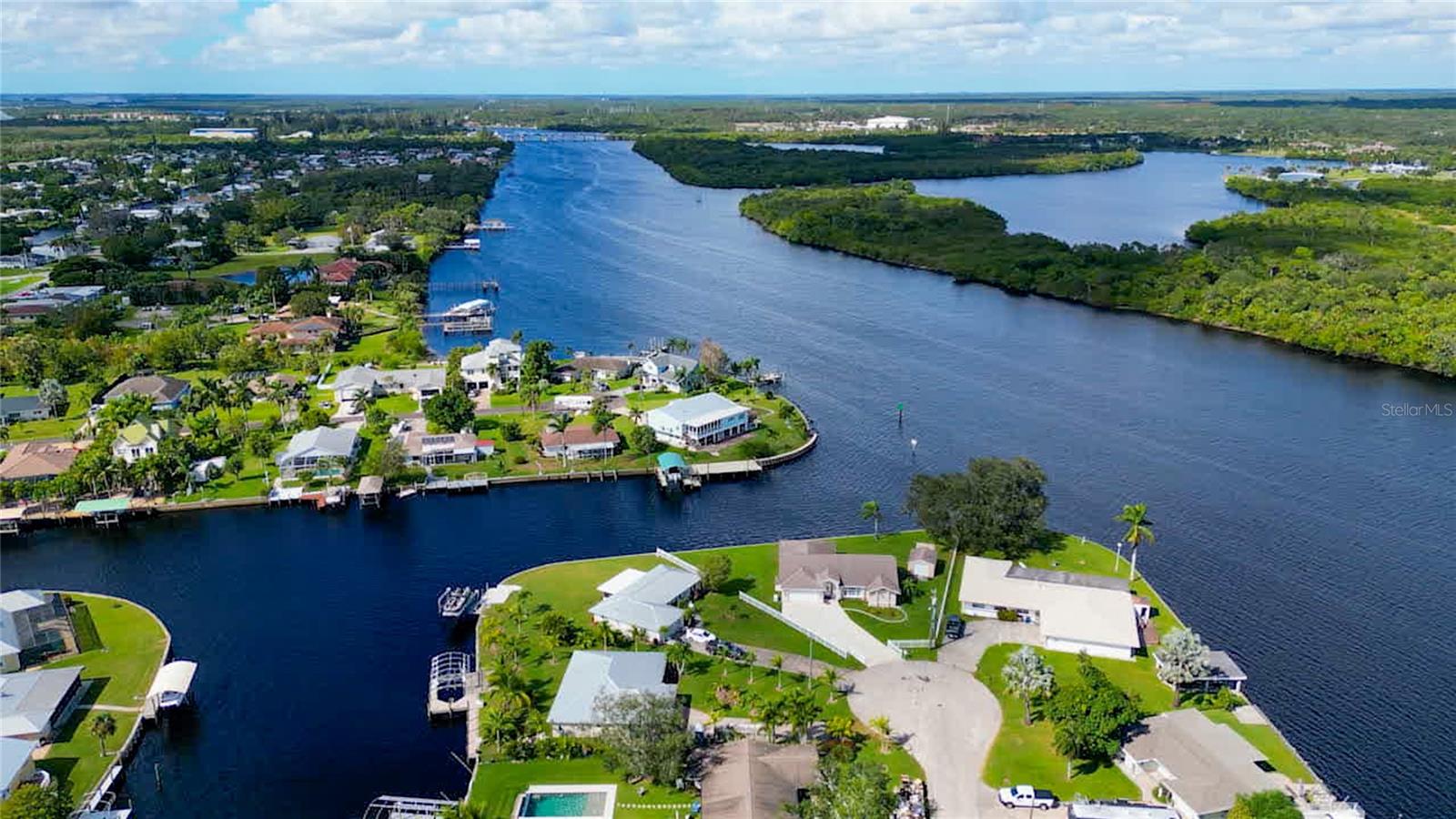2044 ARUBA AVE, FORT MYERS, FL, 33905