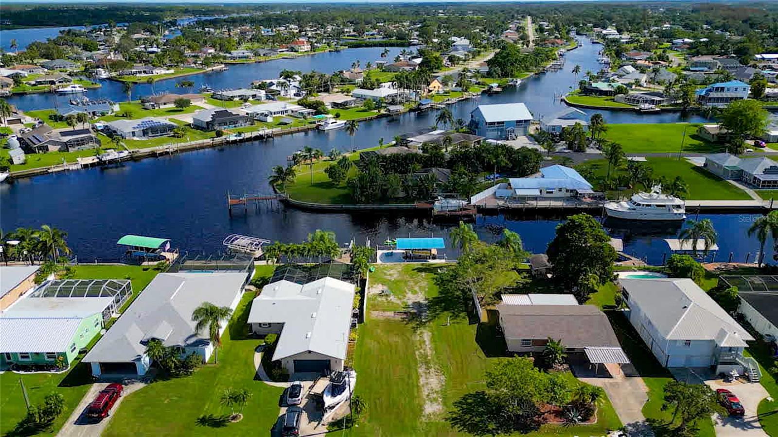 2044 ARUBA AVE, FORT MYERS, FL, 33905