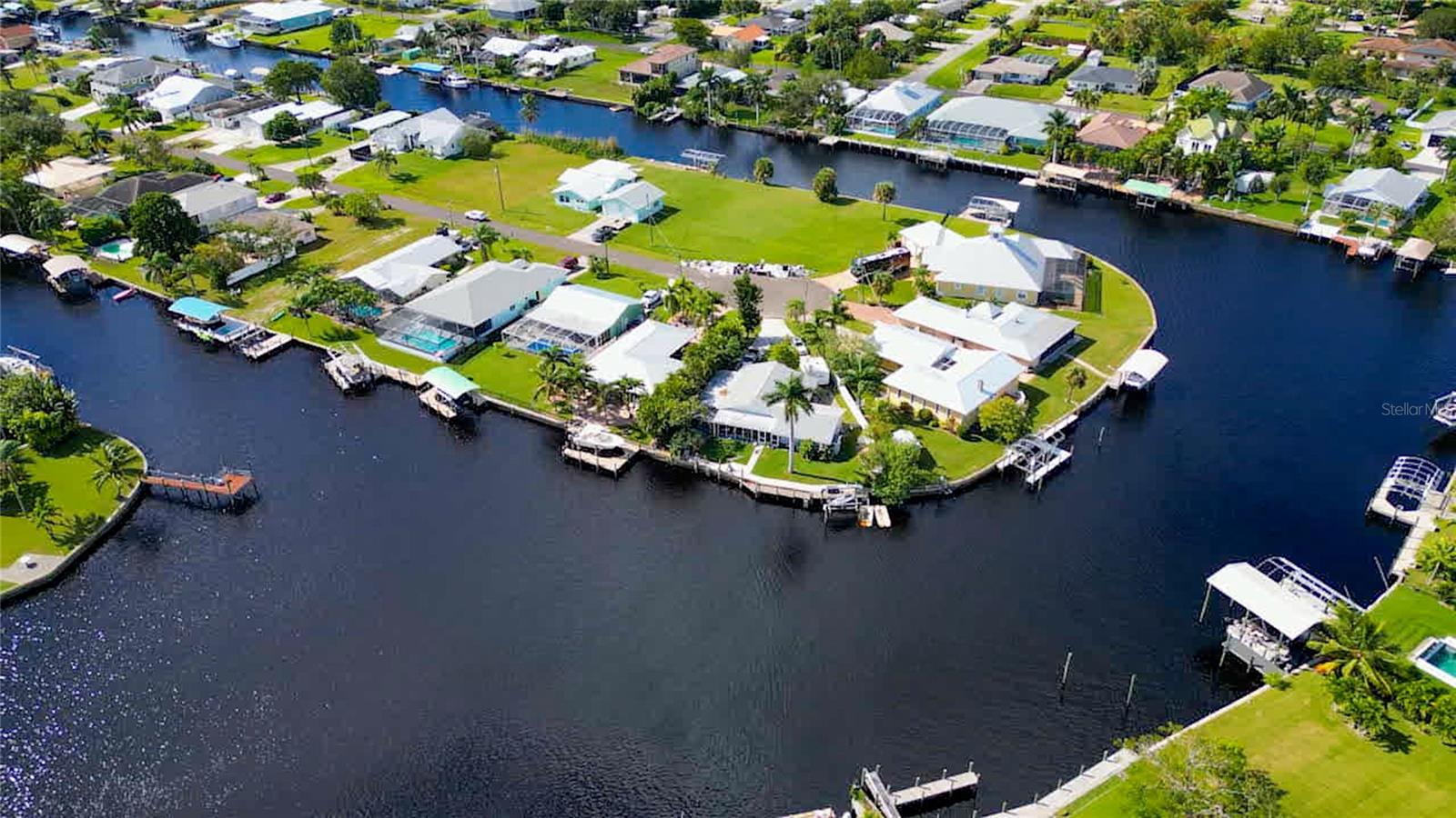 2044 ARUBA AVE, FORT MYERS, FL, 33905